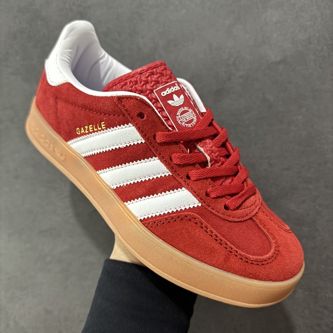 图片[3]-【公司级】adidas originals Gazelle Indoor 红色 此款鞋延续了橡胶外底和经典款式的传统。优质绒面革鞋面和标志性的3条纹采用明亮的对比色，为久经考验的外观带来俏皮、富有表现力的饰面。 货号：H06261 尺码：35.5 36 36.5 37 38 38.5 39 40 40.5 41 42 42.5 43 44 44.5 45-选品中心