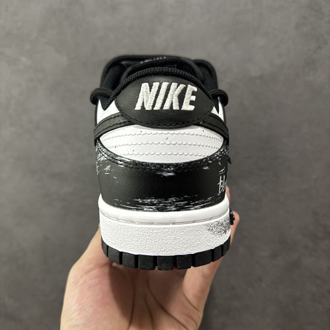  
【纯原】Nike Dunk Low 死神曼巴 黑白
此款以经典黑白美学为主色调，鞋面撞色泼墨如毒液侵