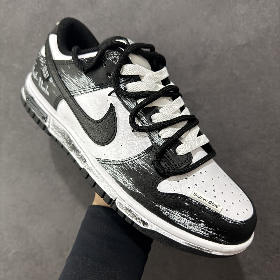  
【纯原】Nike Dunk Low 死神曼巴 黑白
此款以经典黑白美学为主色调，鞋面撞色泼墨如毒液侵