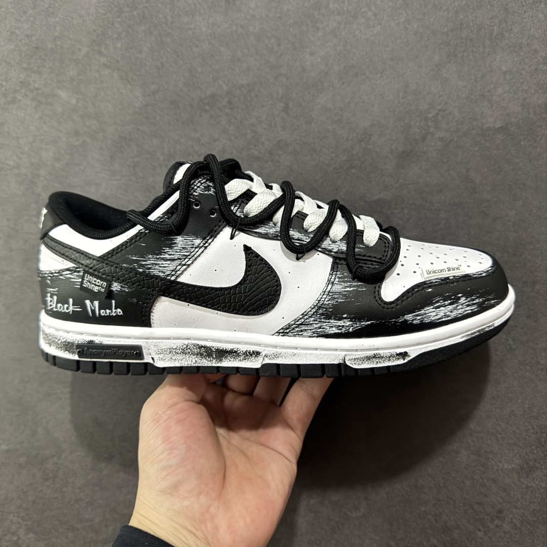  
【纯原】Nike Dunk Low 死神曼巴 黑白
此款以经典黑白美学为主色调，鞋面撞色泼墨如毒液侵