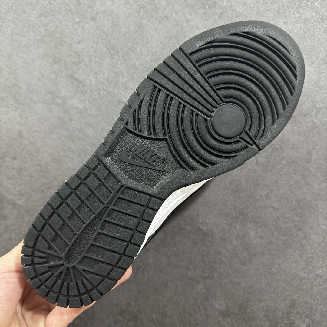  
【纯原】Nike Dunk Low 死神曼巴 黑白
此款以经典黑白美学为主色调，鞋面撞色泼墨如毒液侵