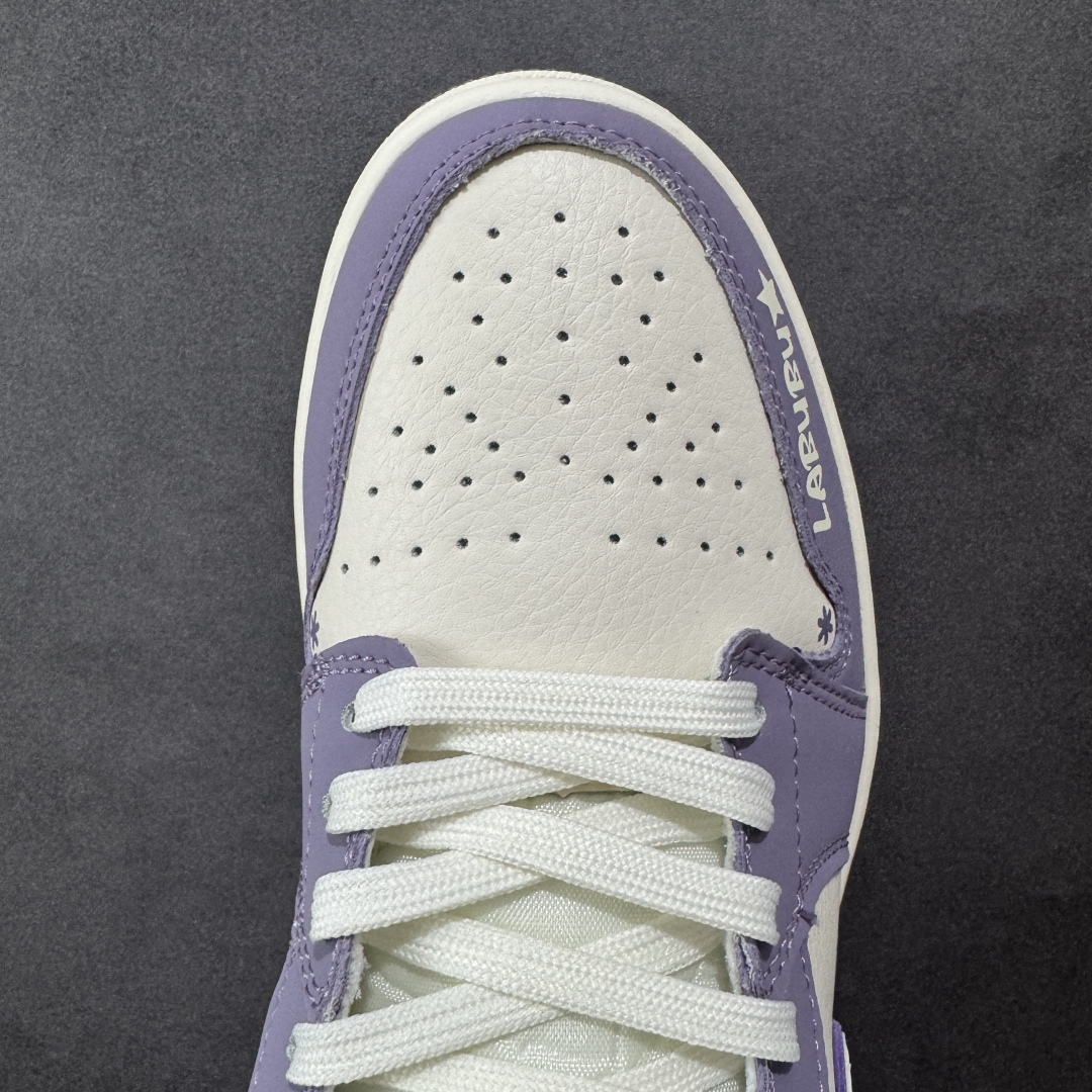  
【纯原】Labubu x Air Jordan 1 Low 米紫拉布布
原厂皮料 原档冲孔鞋头 正确