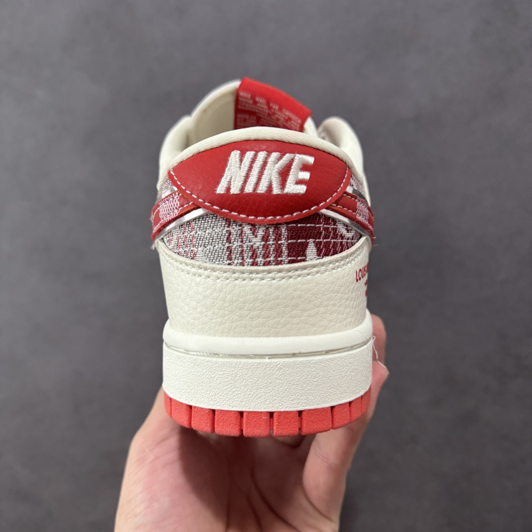  
【纯原】Nike SB Dunk Low “路易威登LV联名---米白红帆布印花” 鞋身融入 LV 