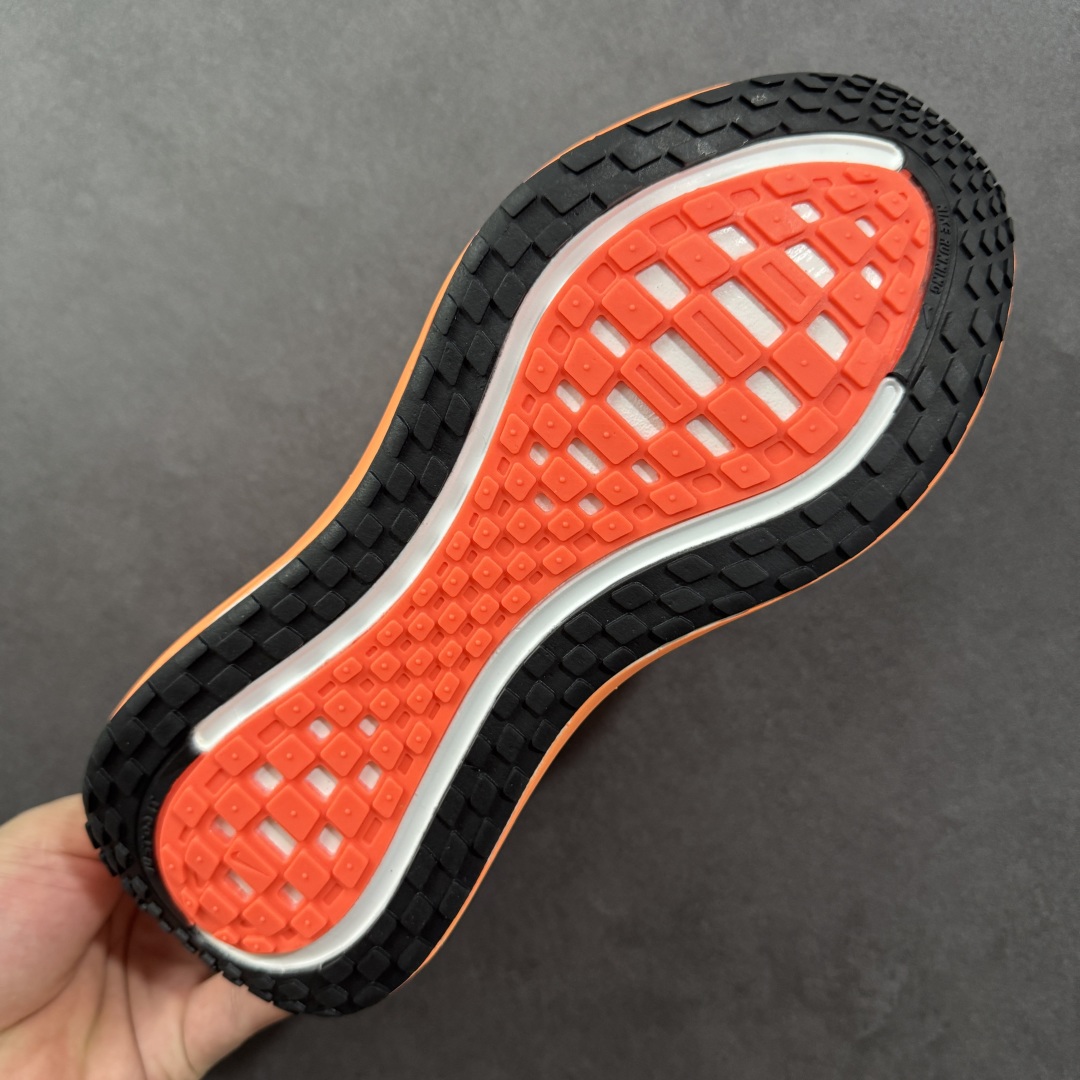  
【纯原】Nike VOMERO PLUS 耐克 舒适减震防滑 低帮跑步鞋
全掌ReactX泡绵中底 