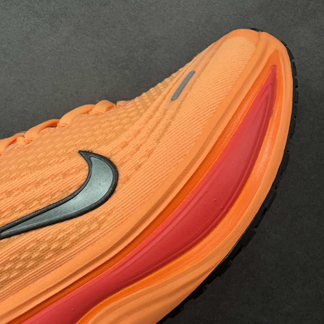  
【纯原】Nike VOMERO PLUS 耐克 舒适减震防滑 低帮跑步鞋
全掌ReactX泡绵中底 