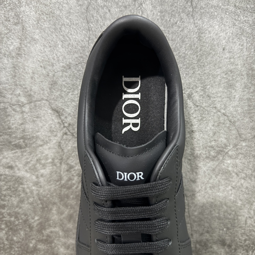 图片[8]-【莞定礼盒版】迪奥德训鞋DIOR迪奥 B01 Matchpoint 圆头系带低帮 原版开发 原材料打造 顶级礼盒包装 目前市场最高版本 标志着Dior经典款式的回归,以时尚优雅的廓形重新诠释。采用光滑皮革精心制作,鞋舌和内部侧面饰以Dior标志,鞋后跟处饰以CDIcon标志。搭配同色调橡胶鞋底点缀以Dior标志,可与Dior Icons限定 的各式造型搭配,打造精致造型。 尺码：39-45-选品中心