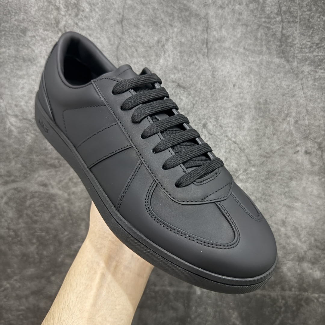 图片[3]-【莞定礼盒版】迪奥德训鞋DIOR迪奥 B01 Matchpoint 圆头系带低帮 原版开发 原材料打造 顶级礼盒包装 目前市场最高版本 标志着Dior经典款式的回归,以时尚优雅的廓形重新诠释。采用光滑皮革精心制作,鞋舌和内部侧面饰以Dior标志,鞋后跟处饰以CDIcon标志。搭配同色调橡胶鞋底点缀以Dior标志,可与Dior Icons限定 的各式造型搭配,打造精致造型。 尺码：39-45-选品中心