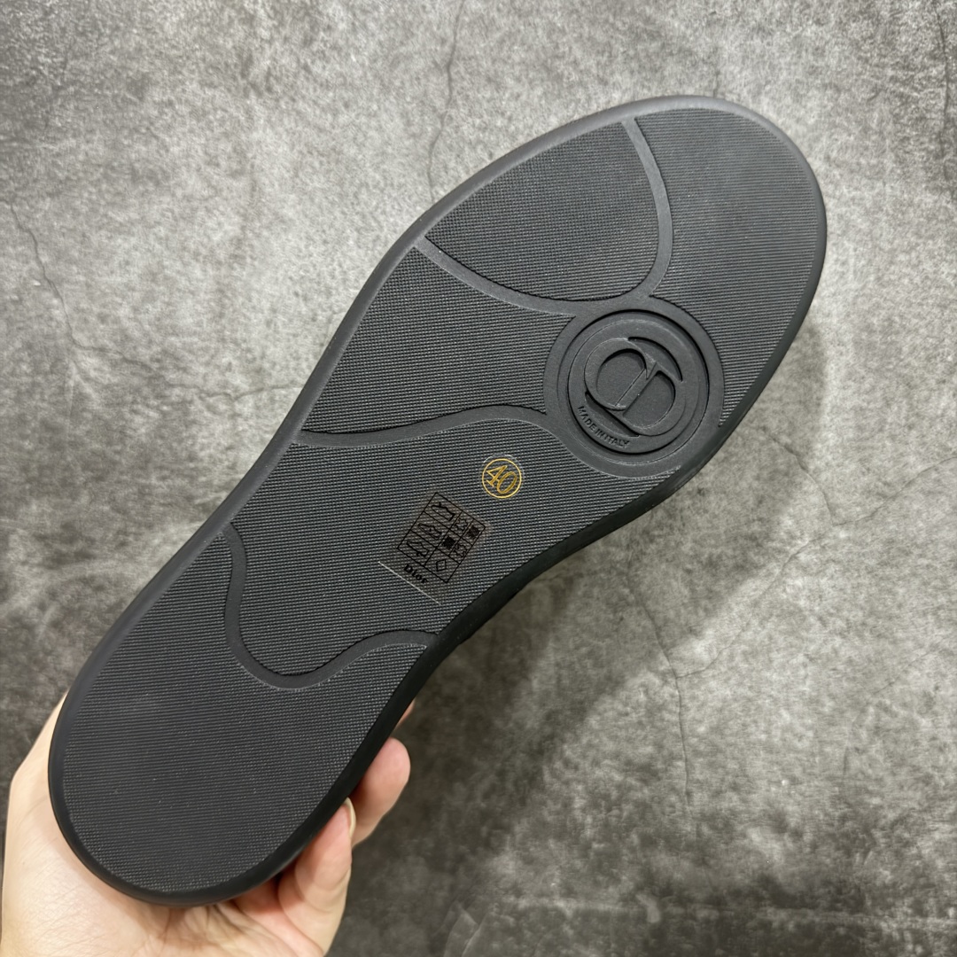 图片[9]-【莞定礼盒版】迪奥德训鞋DIOR迪奥 B01 Matchpoint 圆头系带低帮 原版开发 原材料打造 顶级礼盒包装 目前市场最高版本 标志着Dior经典款式的回归,以时尚优雅的廓形重新诠释。采用光滑皮革精心制作,鞋舌和内部侧面饰以Dior标志,鞋后跟处饰以CDIcon标志。搭配同色调橡胶鞋底点缀以Dior标志,可与Dior Icons限定 的各式造型搭配,打造精致造型。 尺码：39-45-选品中心