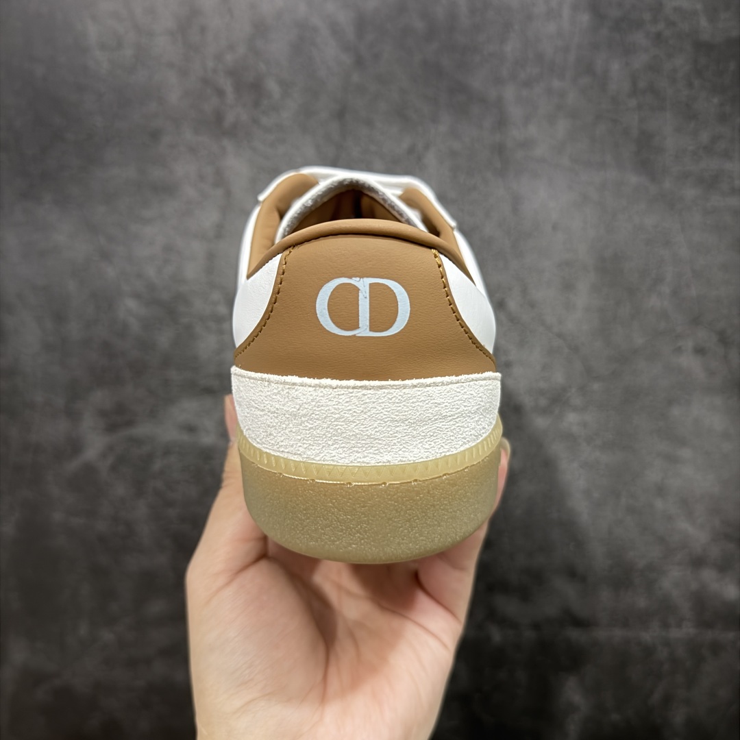 图片[4]-【莞定礼盒版】迪奥德训鞋DIOR迪奥 B01 Matchpoint 圆头系带低帮 原版开发 原材料打造 顶级礼盒包装 目前市场最高版本 标志着Dior经典款式的回归,以时尚优雅的廓形重新诠释。采用光滑皮革精心制作,鞋舌和内部侧面饰以Dior标志,鞋后跟处饰以CDIcon标志。搭配同色调橡胶鞋底点缀以Dior标志,可与Dior Icons限定 的各式造型搭配,打造精致造型。 尺码：39-45-选品中心