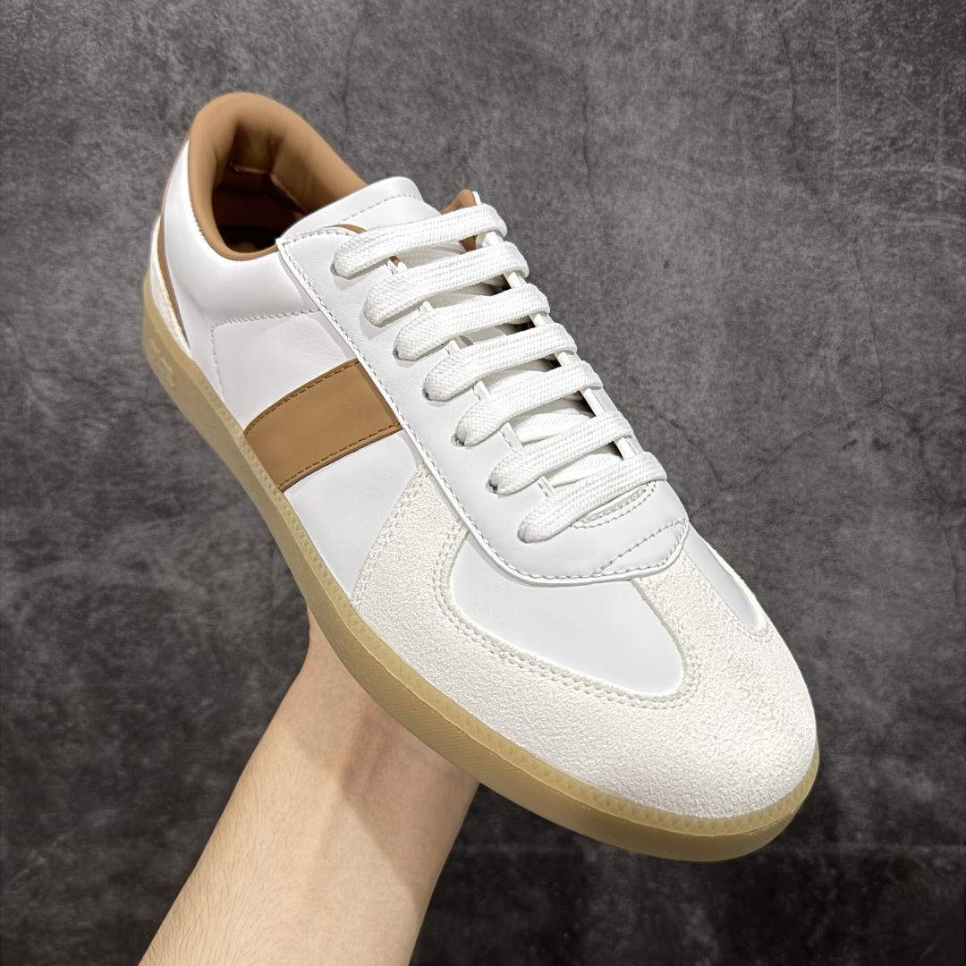 图片[3]-【莞定礼盒版】迪奥德训鞋DIOR迪奥 B01 Matchpoint 圆头系带低帮 原版开发 原材料打造 顶级礼盒包装 目前市场最高版本 标志着Dior经典款式的回归,以时尚优雅的廓形重新诠释。采用光滑皮革精心制作,鞋舌和内部侧面饰以Dior标志,鞋后跟处饰以CDIcon标志。搭配同色调橡胶鞋底点缀以Dior标志,可与Dior Icons限定 的各式造型搭配,打造精致造型。 尺码：39-45-选品中心