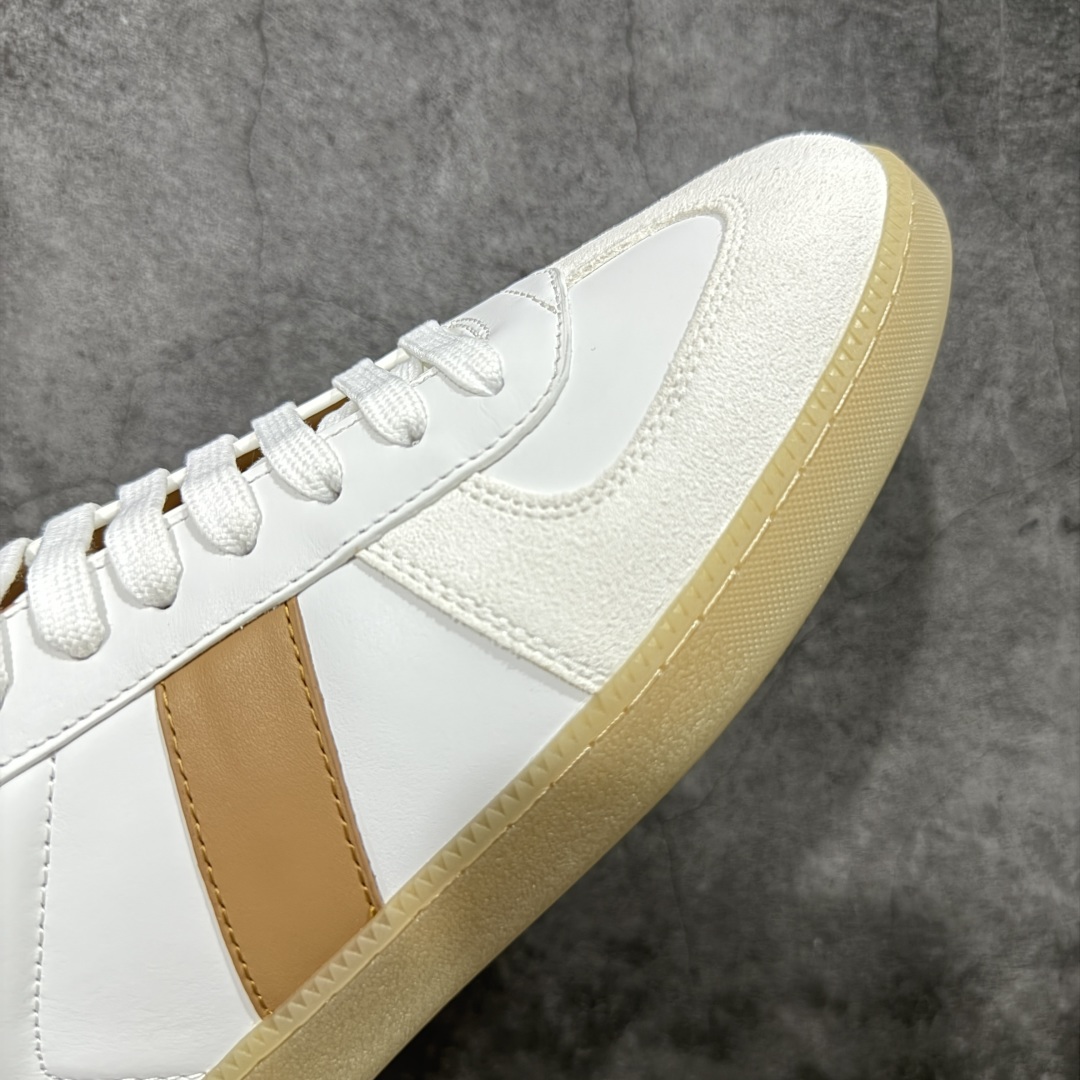 图片[6]-【莞定礼盒版】迪奥德训鞋DIOR迪奥 B01 Matchpoint 圆头系带低帮 原版开发 原材料打造 顶级礼盒包装 目前市场最高版本 标志着Dior经典款式的回归,以时尚优雅的廓形重新诠释。采用光滑皮革精心制作,鞋舌和内部侧面饰以Dior标志,鞋后跟处饰以CDIcon标志。搭配同色调橡胶鞋底点缀以Dior标志,可与Dior Icons限定 的各式造型搭配,打造精致造型。 尺码：39-45-选品中心