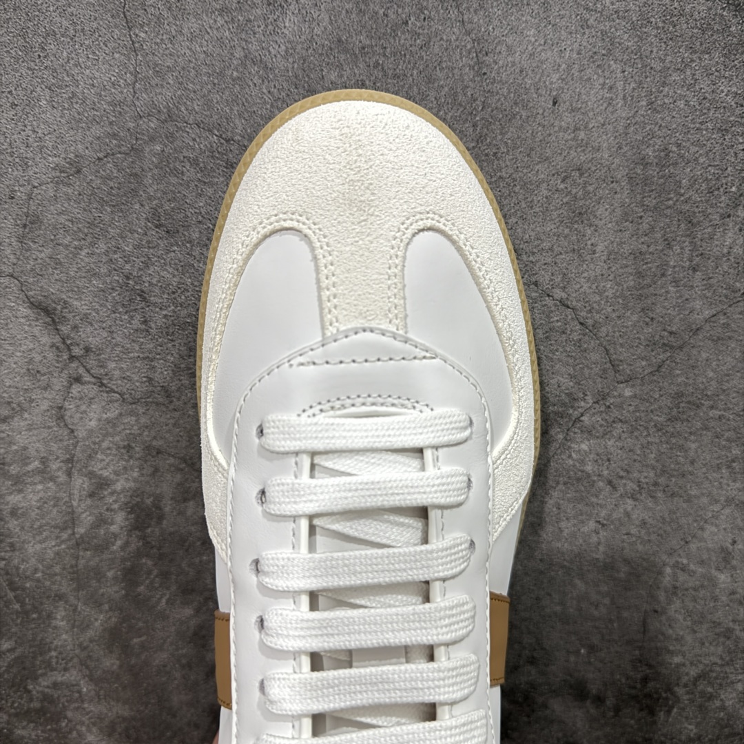 图片[5]-【莞定礼盒版】迪奥德训鞋DIOR迪奥 B01 Matchpoint 圆头系带低帮 原版开发 原材料打造 顶级礼盒包装 目前市场最高版本 标志着Dior经典款式的回归,以时尚优雅的廓形重新诠释。采用光滑皮革精心制作,鞋舌和内部侧面饰以Dior标志,鞋后跟处饰以CDIcon标志。搭配同色调橡胶鞋底点缀以Dior标志,可与Dior Icons限定 的各式造型搭配,打造精致造型。 尺码：39-45-选品中心