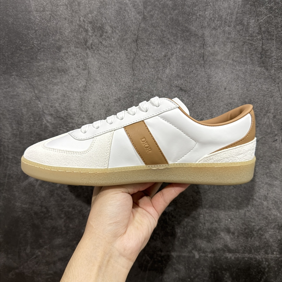 图片[2]-【莞定礼盒版】迪奥德训鞋DIOR迪奥 B01 Matchpoint 圆头系带低帮 原版开发 原材料打造 顶级礼盒包装 目前市场最高版本 标志着Dior经典款式的回归,以时尚优雅的廓形重新诠释。采用光滑皮革精心制作,鞋舌和内部侧面饰以Dior标志,鞋后跟处饰以CDIcon标志。搭配同色调橡胶鞋底点缀以Dior标志,可与Dior Icons限定 的各式造型搭配,打造精致造型。 尺码：39-45-选品中心