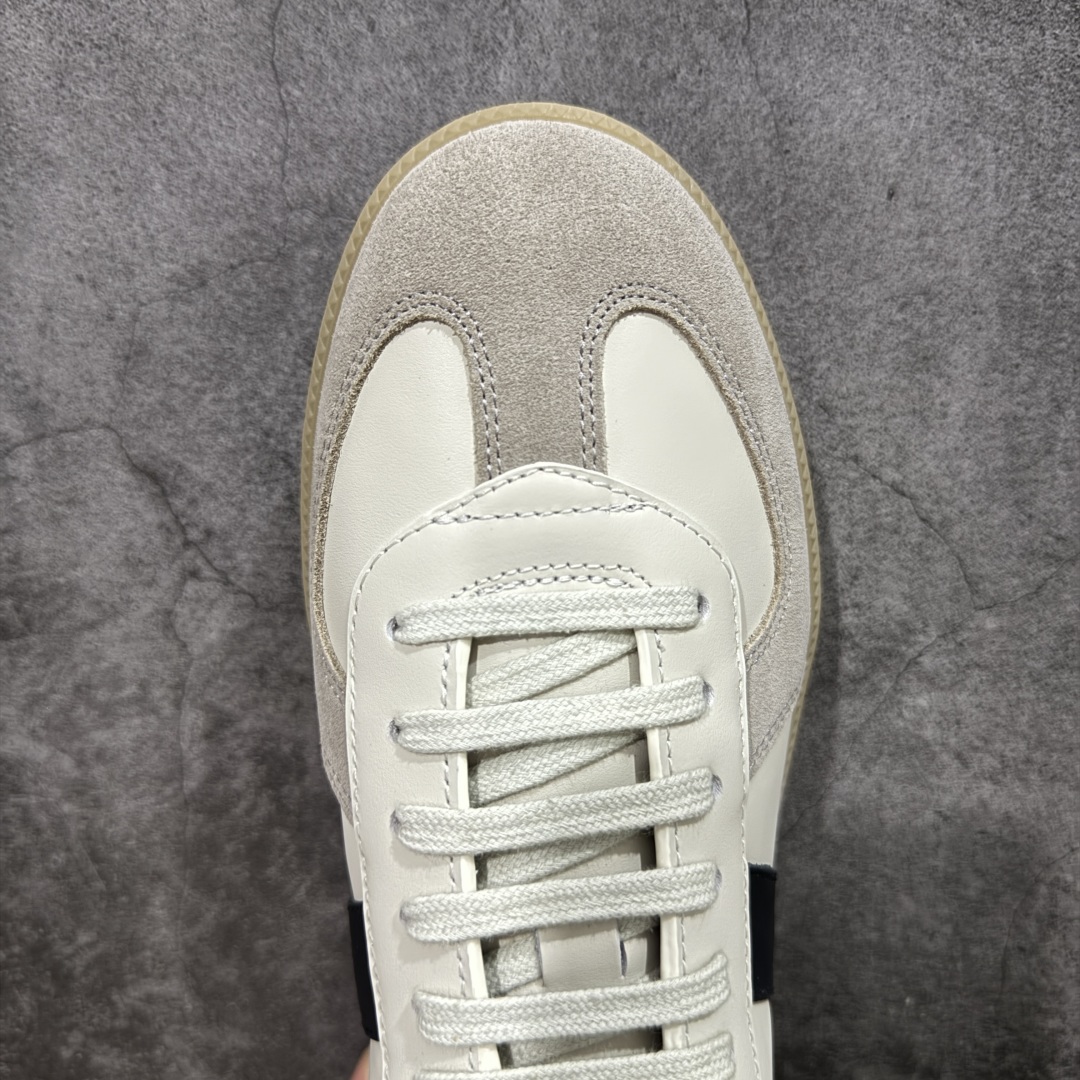 图片[5]-【莞定礼盒版】迪奥德训鞋DIOR迪奥 B01 Matchpoint 圆头系带低帮 原版开发 原材料打造 顶级礼盒包装 目前市场最高版本 标志着Dior经典款式的回归,以时尚优雅的廓形重新诠释。采用光滑皮革精心制作,鞋舌和内部侧面饰以Dior标志,鞋后跟处饰以CDIcon标志。搭配同色调橡胶鞋底点缀以Dior标志,可与Dior Icons限定 的各式造型搭配,打造精致造型。 尺码：39-45-选品中心