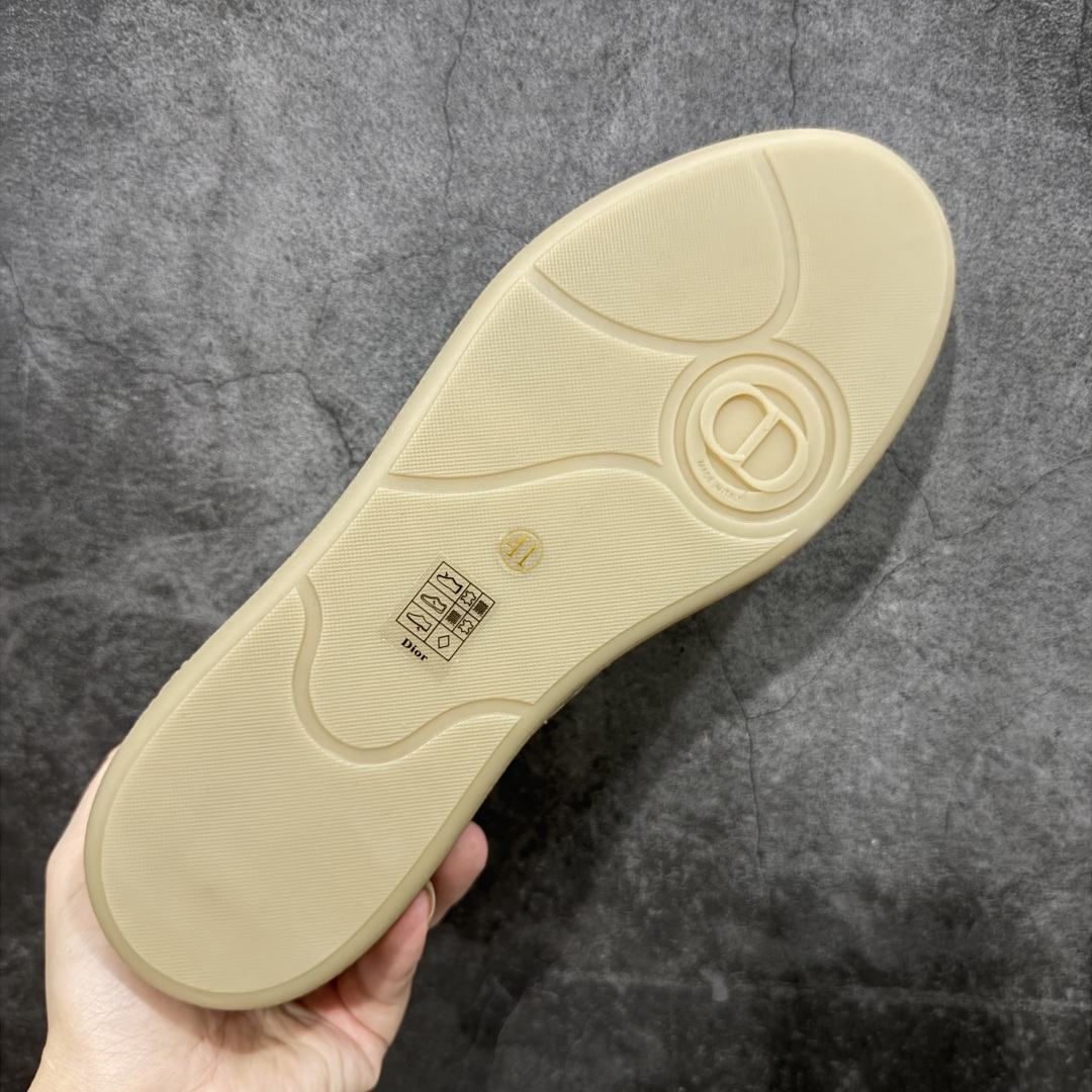 图片[9]-【莞定礼盒版】迪奥德训鞋DIOR迪奥 B01 Matchpoint 圆头系带低帮 原版开发 原材料打造 顶级礼盒包装 目前市场最高版本 标志着Dior经典款式的回归,以时尚优雅的廓形重新诠释。采用光滑皮革精心制作,鞋舌和内部侧面饰以Dior标志,鞋后跟处饰以CDIcon标志。搭配同色调橡胶鞋底点缀以Dior标志,可与Dior Icons限定 的各式造型搭配,打造精致造型。 尺码：39-45-选品中心