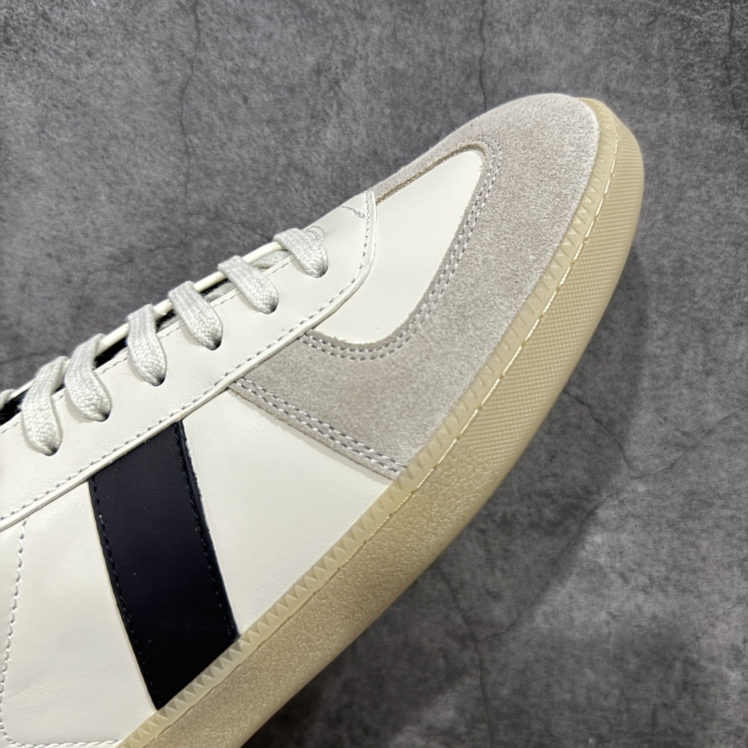 图片[6]-【莞定礼盒版】迪奥德训鞋DIOR迪奥 B01 Matchpoint 圆头系带低帮 原版开发 原材料打造 顶级礼盒包装 目前市场最高版本 标志着Dior经典款式的回归,以时尚优雅的廓形重新诠释。采用光滑皮革精心制作,鞋舌和内部侧面饰以Dior标志,鞋后跟处饰以CDIcon标志。搭配同色调橡胶鞋底点缀以Dior标志,可与Dior Icons限定 的各式造型搭配,打造精致造型。 尺码：39-45-选品中心