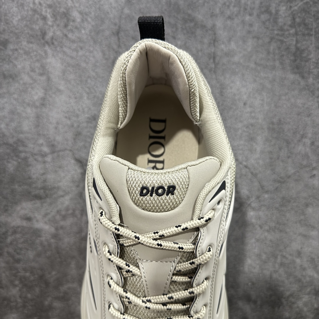 图片[8]-【莞顶礼盒版】Dior B44 Blade 休闲鞋运动鞋 原版一比一复刻 顶级礼盒装 区别市面通货 由 lewishamilton 设计的生活胶囊系列点缀的 dior B44 Blade 运动鞋以2000年代灵感的曲线和强劲的体量感为特点。它们承诺兼具运动感和复古未来感，采用超细纤维和帆布镶嵌，饰有“Dior”标志。这些独特的作品，由刀片点缀，呈现出跑步世界的扭曲之美。 B44 Blade 运动鞋以大方的体积感轮廓为特色，灵感来自2000年代。采用技术网布制成，鞋面采用同色调的技术织物面板，并在鞋底配有对比鲜明的刀片镶嵌，彰显跑步元素。鞋面、鞋跟和鞋侧均饰有 Dior标志。两色鞋带和支撑袜子突显其运动美学，使运动鞋以超现代感提升休闲外观。 跟高5.5厘米 尺码：39-45-选品中心