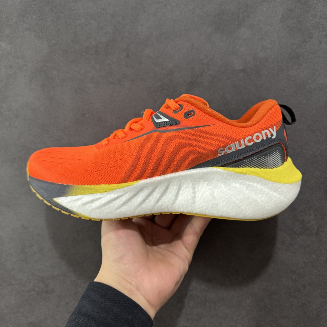 图片[2]-【PE版本】索康尼/Saucony Triumph 22 胜利22代系列低帮轻量舒适多功能厚底休闲运动慢跑鞋 #原数据开发纸版楦型 #采用工学透气针织布鞋面材质 #内嵌3D环绕包裹缓震鞋垫 #中底搭载 PWRRUN PB高弹缓震珠粒发泡材质,舒适踩S感!! #外置镂空XT-900防滑橡胶大底❗️ 尺码：39 40 40.5 41 42 42.5 43 44 44.5 45-选品中心