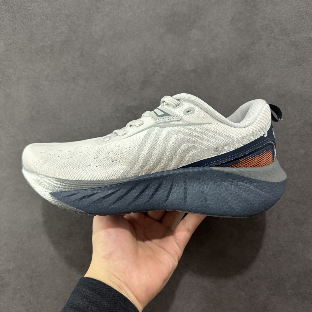 图片[2]-【PE版本】索康尼/Saucony Triumph 22 胜利22代系列低帮轻量舒适多功能厚底休闲运动慢跑鞋 #原数据开发纸版楦型 #采用工学透气针织布鞋面材质 #内嵌3D环绕包裹缓震鞋垫 #中底搭载 PWRRUN PB高弹缓震珠粒发泡材质,舒适踩S感!! #外置镂空XT-900防滑橡胶大底❗️ 尺码：39 40 40.5 41 42 42.5 43 44 44.5 45-选品中心