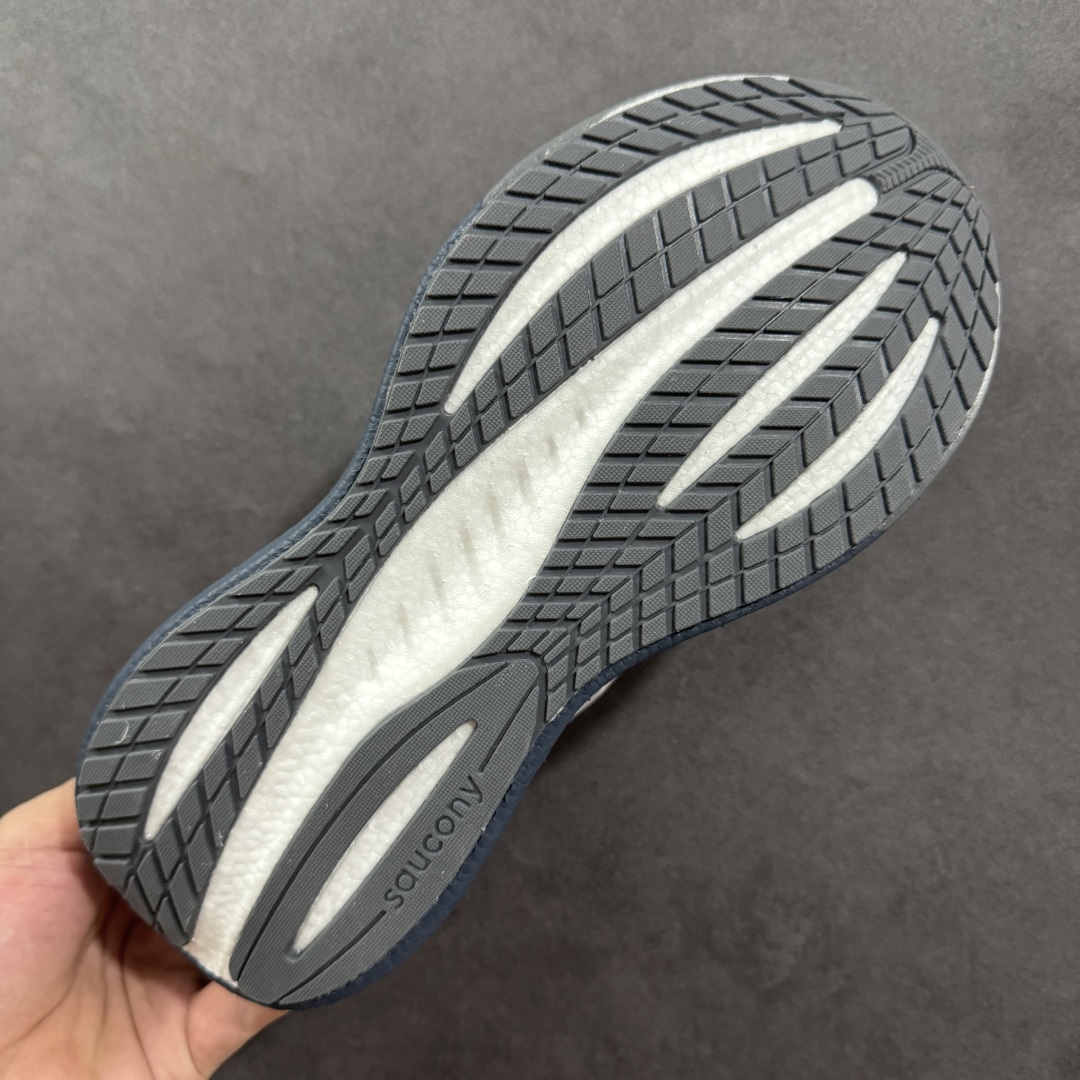 图片[9]-【PE版本】索康尼/Saucony Triumph 22 胜利22代系列低帮轻量舒适多功能厚底休闲运动慢跑鞋 #原数据开发纸版楦型 #采用工学透气针织布鞋面材质 #内嵌3D环绕包裹缓震鞋垫 #中底搭载 PWRRUN PB高弹缓震珠粒发泡材质,舒适踩S感!! #外置镂空XT-900防滑橡胶大底❗️ 尺码：39 40 40.5 41 42 42.5 43 44 44.5 45-选品中心