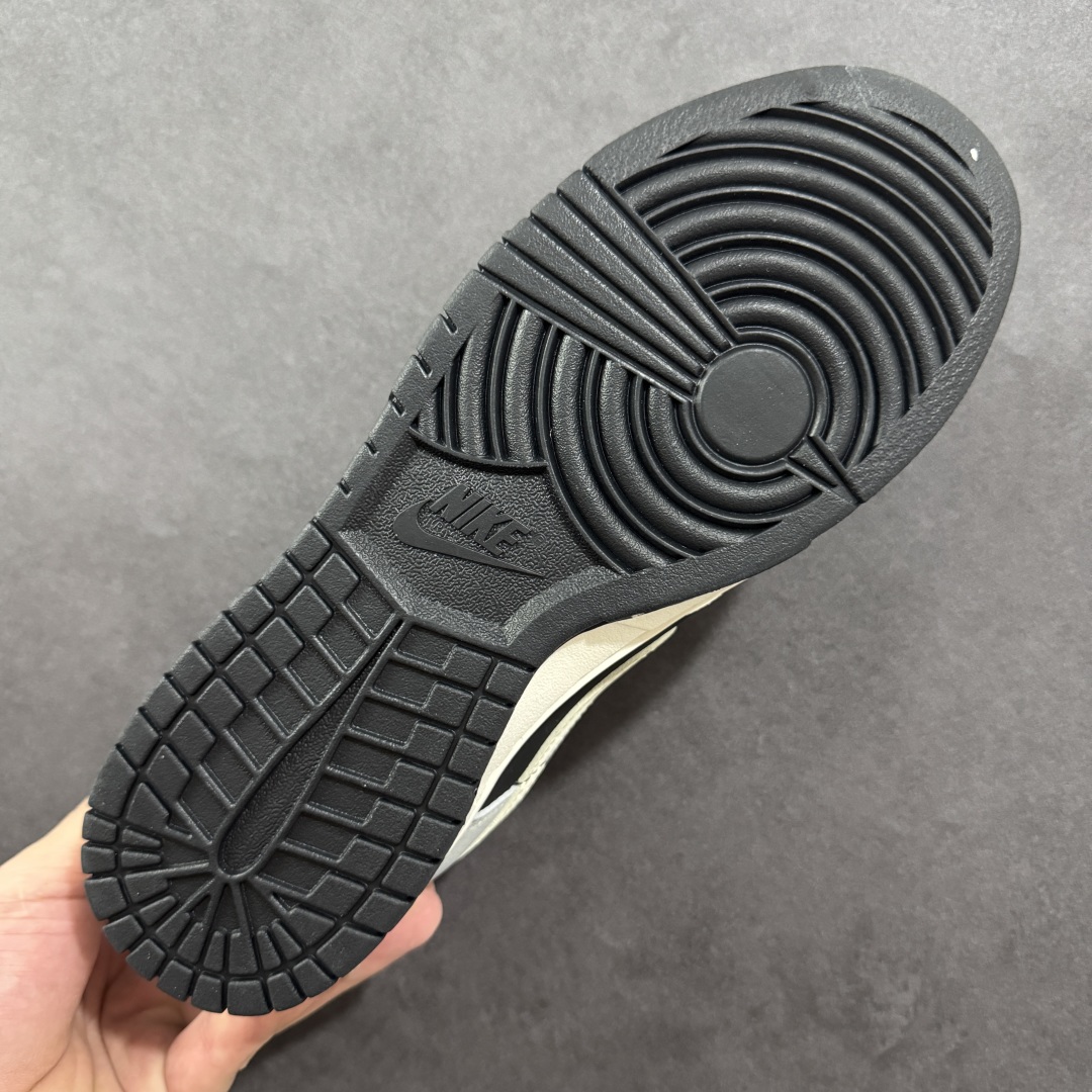  
【纯原】KITH x Nike Dunk Low 米黑灰三勾
此款主张打破传统的工业化流水线设计限制