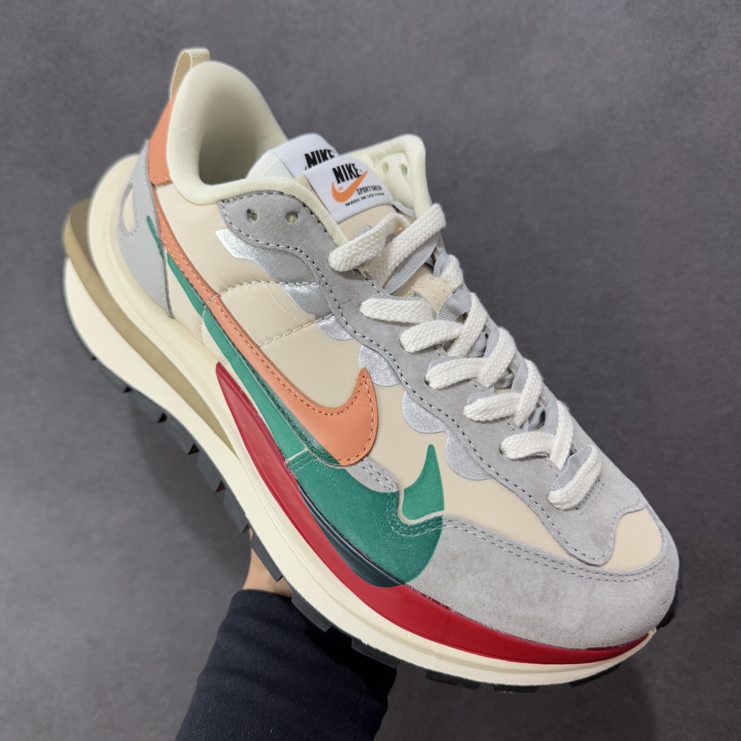 图片[3]-【纯原福利】Sacai x NK VaporWaffle 联名款华夫3.0潮流 休闲增高运动鞋 绝版好货特价 超低价清货 全套原楦原纸版原鞋开模 全网最具灵魂的版型 皮料卡色质感均保持原鞋一致 原装油墨Logo手工描漆 原装大底米色部分外尖内方 大底开口上翘弧度 后跟开口弧度高度原鞋一致 全鞋电脑针车 原厂鞋舌织唛标 原盒原配 中文合格证质保卡 客订外包保护盒‼️ 尺码：36 36.5 37.5 38 38.5 39 40 40.5 41 42 42.5 43 44 44.5 45 46-选品中心