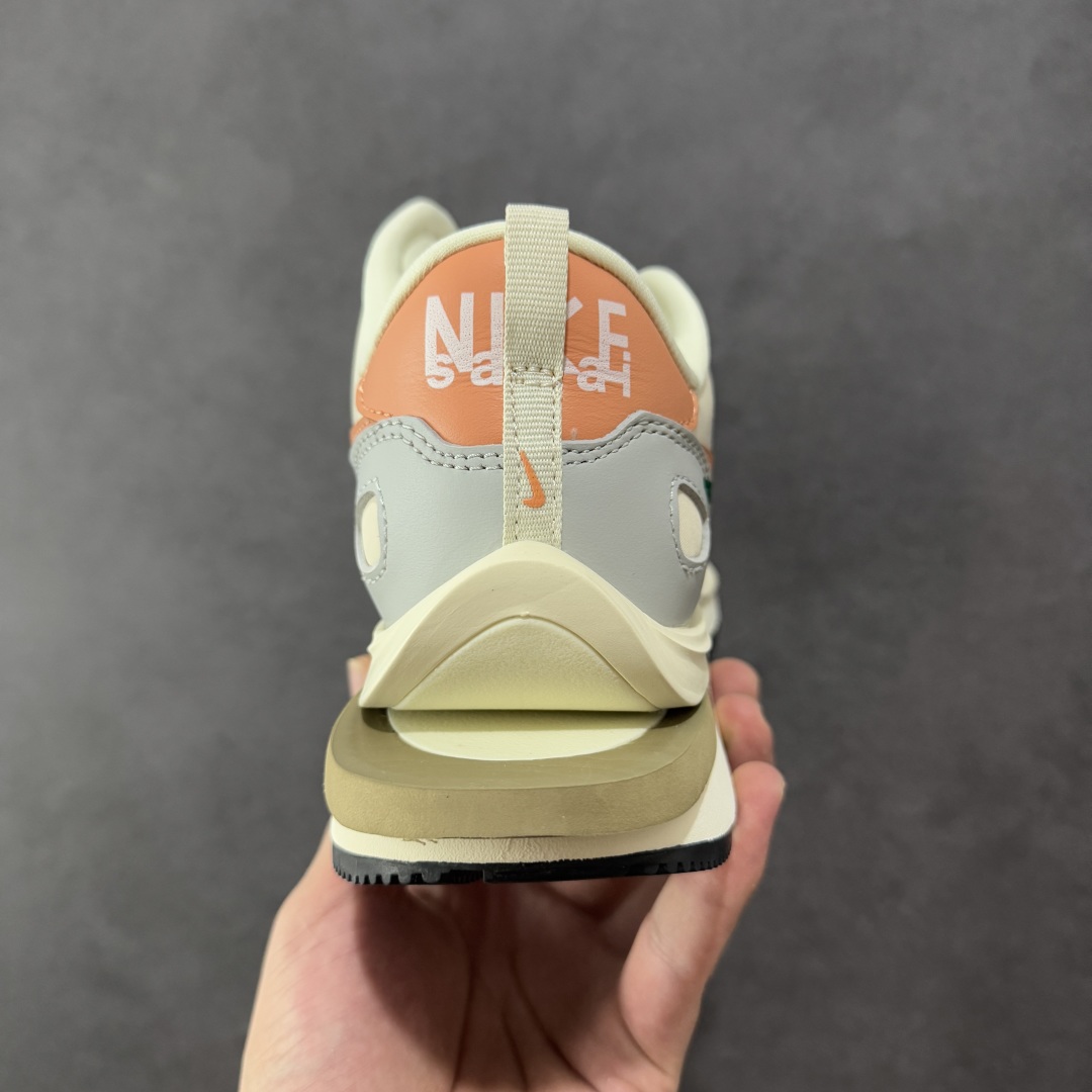 图片[4]-【纯原福利】Sacai x NK VaporWaffle 联名款华夫3.0潮流 休闲增高运动鞋 绝版好货特价 超低价清货 全套原楦原纸版原鞋开模 全网最具灵魂的版型 皮料卡色质感均保持原鞋一致 原装油墨Logo手工描漆 原装大底米色部分外尖内方 大底开口上翘弧度 后跟开口弧度高度原鞋一致 全鞋电脑针车 原厂鞋舌织唛标 原盒原配 中文合格证质保卡 客订外包保护盒‼️ 尺码：36 36.5 37.5 38 38.5 39 40 40.5 41 42 42.5 43 44 44.5 45 46-选品中心