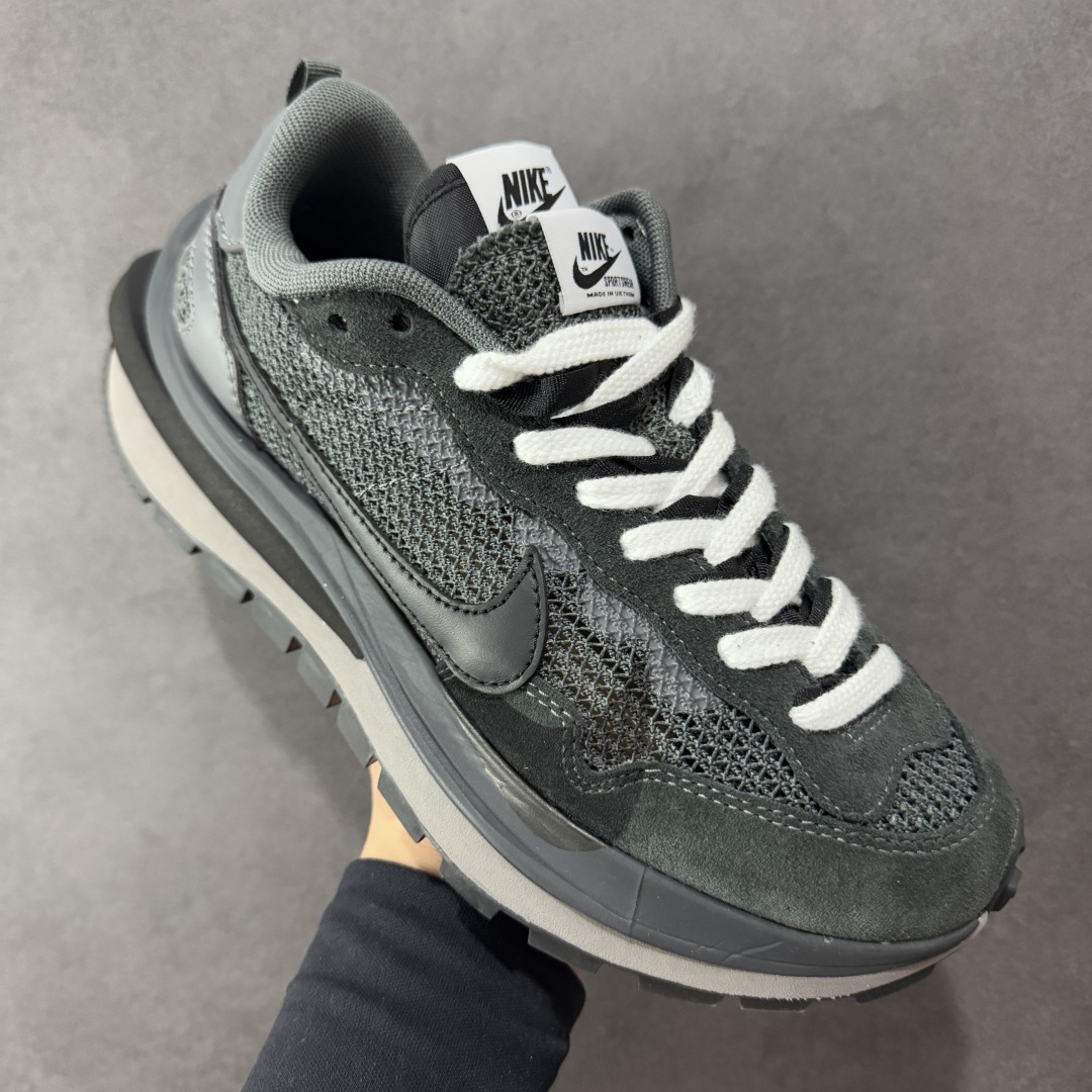 图片[3]-【纯原福利】Sacai x NK VaporWaffle 联名款华夫3.0潮流 休闲增高运动鞋 绝版好货特价 超低价清货 全套原楦原纸版原鞋开模 全网最具灵魂的版型 皮料卡色质感均保持原鞋一致 原装油墨Logo手工描漆 原装大底米色部分外尖内方 大底开口上翘弧度 后跟开口弧度高度原鞋一致 全鞋电脑针车 原厂鞋舌织唛标 原盒原配 中文合格证质保卡 客订外包保护盒‼️ 尺码：36 36.5 37.5 38 38.5 39 40 40.5 41 42 42.5 43 44 44.5 45 46-选品中心