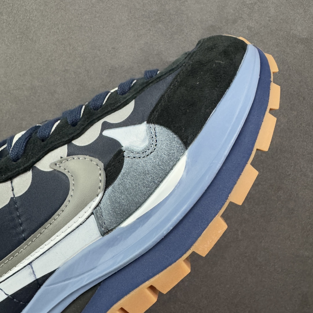 图片[5]-【纯原福利】Sacai x NK VaporWaffle 联名款华夫3.0潮流 休闲增高运动鞋 绝版好货特价 超低价清货 全套原楦原纸版原鞋开模 全网最具灵魂的版型 皮料卡色质感均保持原鞋一致 原装油墨Logo手工描漆 原装大底米色部分外尖内方 大底开口上翘弧度 后跟开口弧度高度原鞋一致 全鞋电脑针车 原厂鞋舌织唛标 原盒原配 中文合格证质保卡 客订外包保护盒‼️ 尺码：36 36.5 37.5 38 38.5 39 40 40.5 41 42 42.5 43 44 44.5 45 46-选品中心