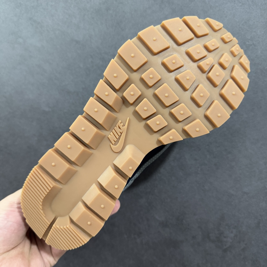 图片[9]-【纯原福利】Sacai x NK VaporWaffle 联名款华夫3.0潮流 休闲增高运动鞋 绝版好货特价 超低价清货 全套原楦原纸版原鞋开模 全网最具灵魂的版型 皮料卡色质感均保持原鞋一致 原装油墨Logo手工描漆 原装大底米色部分外尖内方 大底开口上翘弧度 后跟开口弧度高度原鞋一致 全鞋电脑针车 原厂鞋舌织唛标 原盒原配 中文合格证质保卡 客订外包保护盒‼️ 尺码：36 36.5 37.5 38 38.5 39 40 40.5 41 42 42.5 43 44 44.5 45 46-选品中心