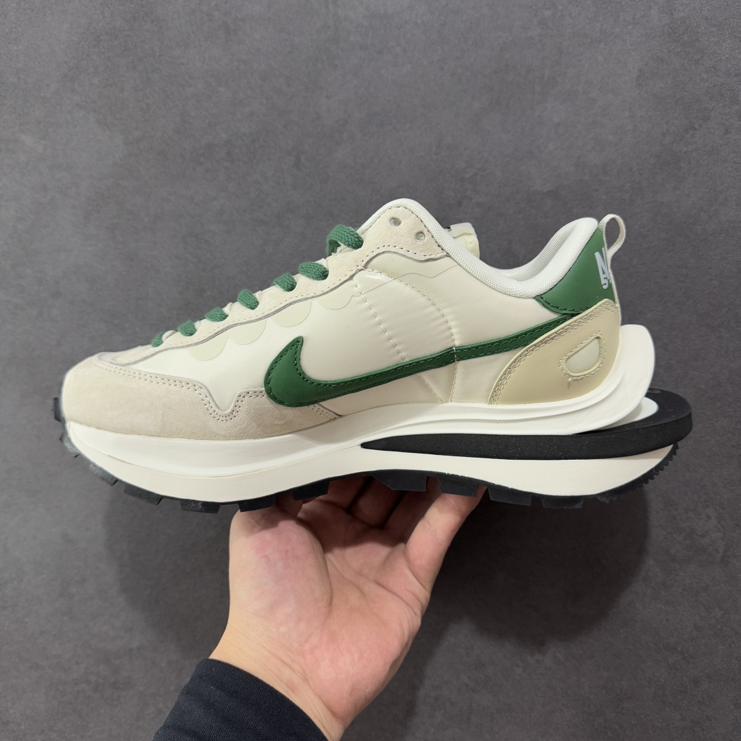 图片[2]-【纯原福利】Sacai x NK VaporWaffle 联名款华夫3.0潮流 休闲增高运动鞋 绝版好货特价 超低价清货 全套原楦原纸版原鞋开模 全网最具灵魂的版型 皮料卡色质感均保持原鞋一致 原装油墨Logo手工描漆 原装大底米色部分外尖内方 大底开口上翘弧度 后跟开口弧度高度原鞋一致 全鞋电脑针车 原厂鞋舌织唛标 原盒原配 中文合格证质保卡 客订外包保护盒‼️ 尺码：36 36.5 37.5 38 38.5 39 40 40.5 41 42 42.5 43 44 44.5 45 46-选品中心