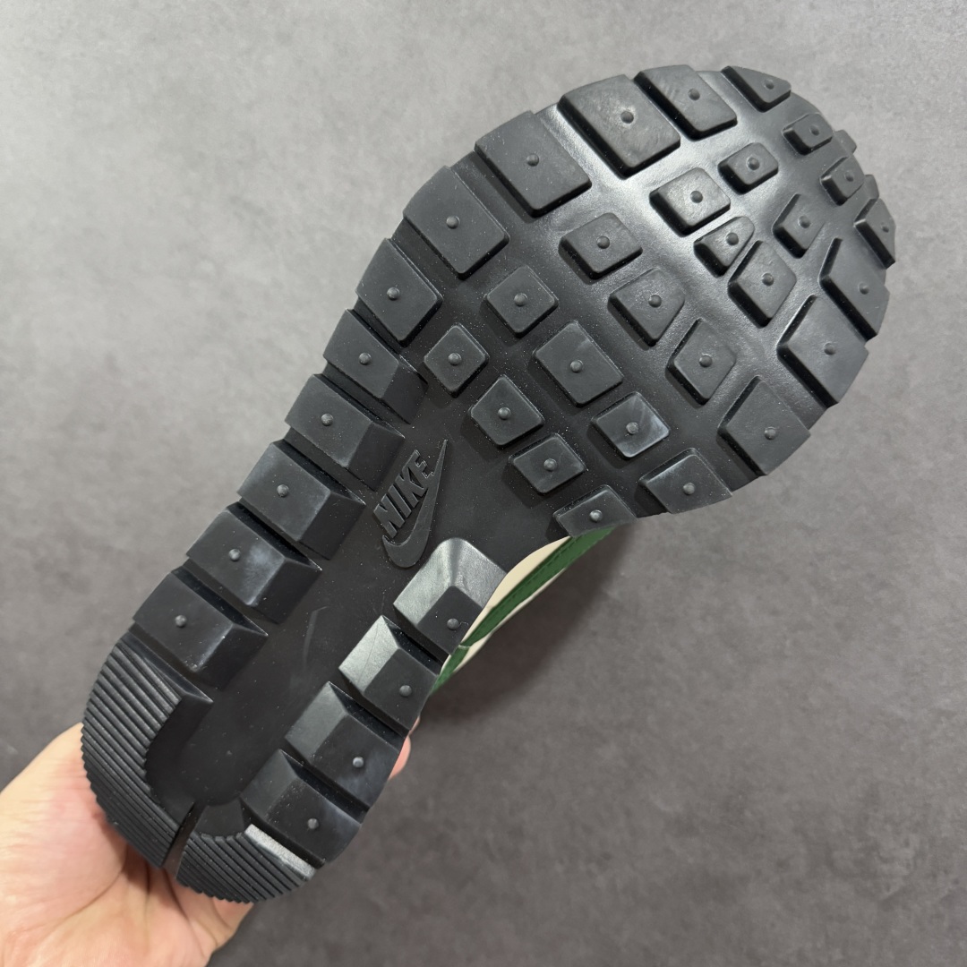 图片[9]-【纯原福利】Sacai x NK VaporWaffle 联名款华夫3.0潮流 休闲增高运动鞋 绝版好货特价 超低价清货 全套原楦原纸版原鞋开模 全网最具灵魂的版型 皮料卡色质感均保持原鞋一致 原装油墨Logo手工描漆 原装大底米色部分外尖内方 大底开口上翘弧度 后跟开口弧度高度原鞋一致 全鞋电脑针车 原厂鞋舌织唛标 原盒原配 中文合格证质保卡 客订外包保护盒‼️ 尺码：36 36.5 37.5 38 38.5 39 40 40.5 41 42 42.5 43 44 44.5 45 46-选品中心