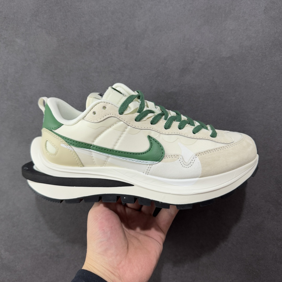 【纯原福利】Sacai x NK VaporWaffle 联名款华夫3.0潮流 休闲增高运动鞋 绝版好货特价 超低价清货 全套原楦原纸版原鞋开模 全网最具灵魂的版型 皮料卡色质感均保持原鞋一致 原装油墨Logo手工描漆 原装大底米色部分外尖内方 大底开口上翘弧度 后跟开口弧度高度原鞋一致 全鞋电脑针车 原厂鞋舌织唛标 原盒原配 中文合格证质保卡 客订外包保护盒‼️ 尺码：36 36.5 37.5 38 38.5 39 40 40.5 41 42 42.5 43 44 44.5 45 46-选品中心