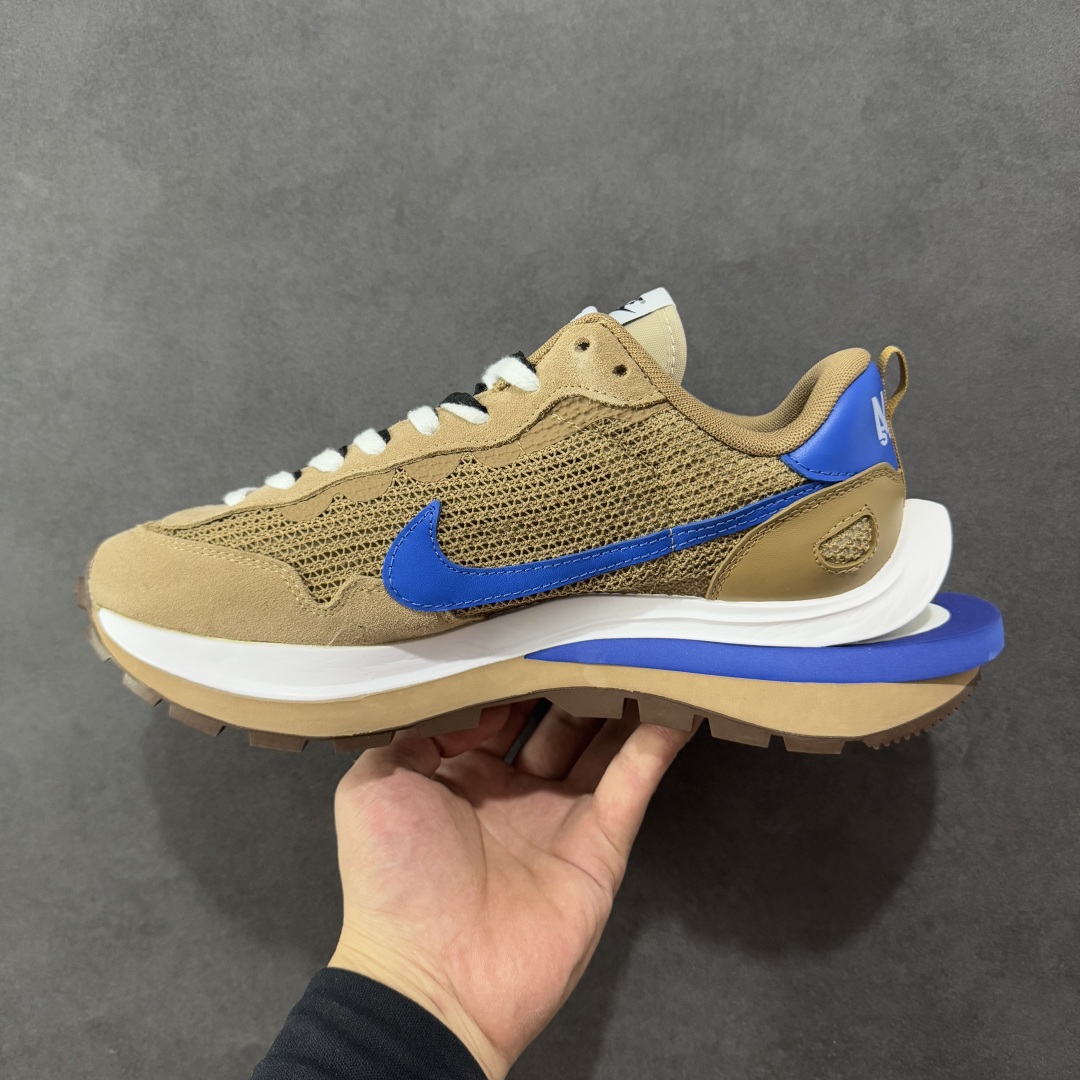 图片[2]-【纯原福利】Sacai x NK VaporWaffle 联名款华夫3.0潮流 休闲增高运动鞋 绝版好货特价 超低价清货 全套原楦原纸版原鞋开模 全网最具灵魂的版型 皮料卡色质感均保持原鞋一致 原装油墨Logo手工描漆 原装大底米色部分外尖内方 大底开口上翘弧度 后跟开口弧度高度原鞋一致 全鞋电脑针车 原厂鞋舌织唛标 原盒原配 中文合格证质保卡 客订外包保护盒‼️ 尺码：36 36.5 37.5 38 38.5 39 40 40.5 41 42 42.5 43 44 44.5 45 46-选品中心