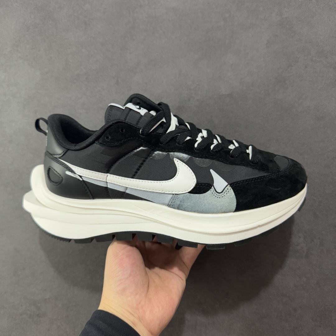 【纯原福利】Sacai x NK VaporWaffle 联名款华夫3.0潮流 休闲增高运动鞋 绝版好货特价 超低价清货 全套原楦原纸版原鞋开模 全网最具灵魂的版型 皮料卡色质感均保持原鞋一致 原装油墨Logo手工描漆 原装大底米色部分外尖内方 大底开口上翘弧度 后跟开口弧度高度原鞋一致 全鞋电脑针车 原厂鞋舌织唛标 原盒原配 中文合格证质保卡 客订外包保护盒‼️ 尺码：36 36.5 37.5 38 38.5 39 40 40.5 41 42 42.5 43 44 44.5 45 46-选品中心