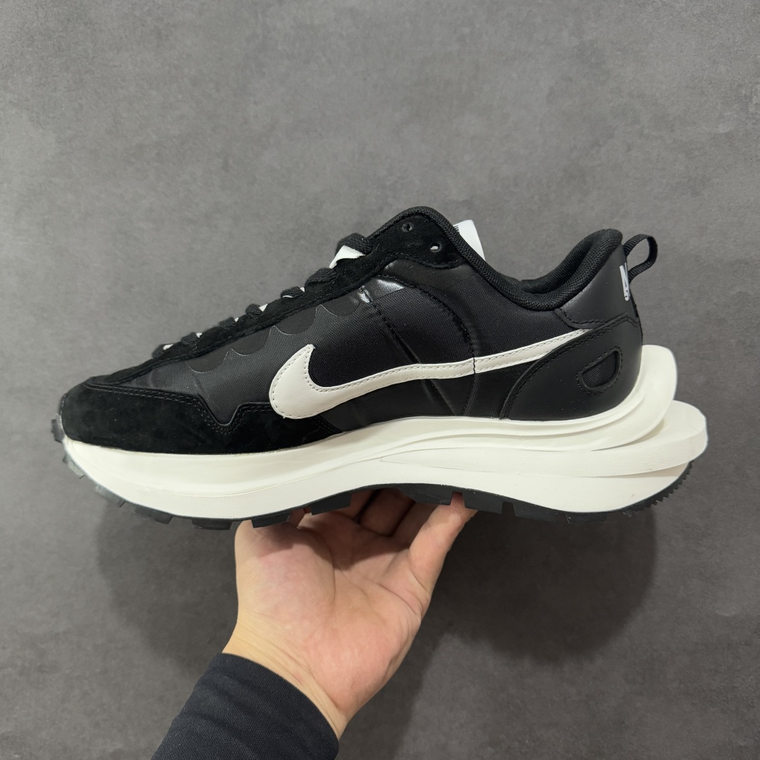 图片[2]-【纯原福利】Sacai x NK VaporWaffle 联名款华夫3.0潮流 休闲增高运动鞋 绝版好货特价 超低价清货 全套原楦原纸版原鞋开模 全网最具灵魂的版型 皮料卡色质感均保持原鞋一致 原装油墨Logo手工描漆 原装大底米色部分外尖内方 大底开口上翘弧度 后跟开口弧度高度原鞋一致 全鞋电脑针车 原厂鞋舌织唛标 原盒原配 中文合格证质保卡 客订外包保护盒‼️ 尺码：36 36.5 37.5 38 38.5 39 40 40.5 41 42 42.5 43 44 44.5 45 46-选品中心