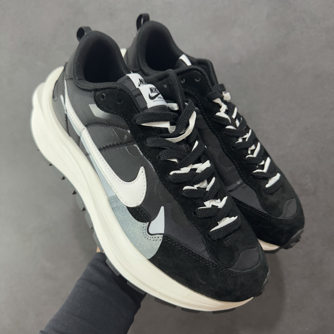 【纯原福利】Sacai x NK VaporWaffle 联名款华夫3.0潮流 休闲增高运动鞋 绝版好货特价 超低价清货 全套原楦原纸版原鞋开模 全网最具灵魂的版型 皮料卡色质感均保持原鞋一致 原装油墨Logo手工描漆 原装大底米色部分外尖内方 大底开口上翘弧度 后跟开口弧度高度原鞋一致 全鞋电脑针车 原厂鞋舌织唛标 原盒原配 中文合格证质保卡 客订外包保护盒‼️ 尺码：36 36.5 37.5 38 38.5 39 40 40.5 41 42 42.5 43 44 44.5 45 46-选品中心