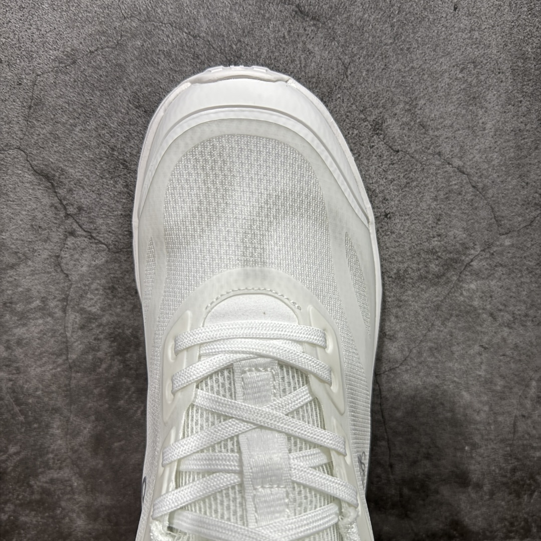 图片[5]-【得物版本】On昂跑 x LOEWE罗意威 Cloudventure 织物 跑步 户外轻便百搭系带 减震 低帮 运动休闲鞋 市面最优版本 附赠原厂布袋 原版开发 原材1比1打造 采用工程飞织网布组合再生聚酯纤维鞋面材质搭载独家隐藏速度中板 镂空CloudTec科技 泡棉缓震中底 黑科技跑出圈的时尚运动新宠 尺码：36 37 38 39 40 41 42 43 44 45-选品中心