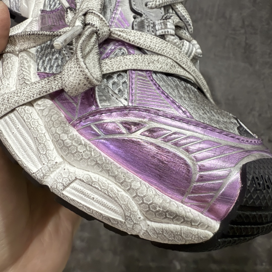 图片[4]-【X版纯原】BALENCIAGA 3XL Sneakers 巴黎世家十代网布系带低帮走秀复古老爹鞋 全新版本 全新顶端品质 全套原纸板楦头开发 最原汁原味的灵魂版型 全鞋荧光划线卡点 胶水把控整洁度追求极致完美 每一双都是工艺品 多重QC质检 超越公司货的品控标准 实实在在的免检产品 原盒原配 正确字体电绣 粗细、位置、大小正确 侧边TPU 透气孔匹配意产原版 正确分离大底 TPU软底 原版一致大底LOGO 立体感十足 原厂皮料水洗做旧 采购原厂网纱 不含皮革 网布材料和聚氨酯 磨损效果 鞋头边缘和后帮 Balenciaga 徽标 鞋面和后跟凸印尺码 鞋舌 3XL 橡胶品牌标识和反光细节 鞋帮拉袢和鞋舌拉祥 配反光细节 备用鞋带在鞋履前侧 可在穿着前取下 便于不同造型搭配 正常尺码 尺码：35 36 37 38 39 40 41 42 43 44 45 46-选品中心