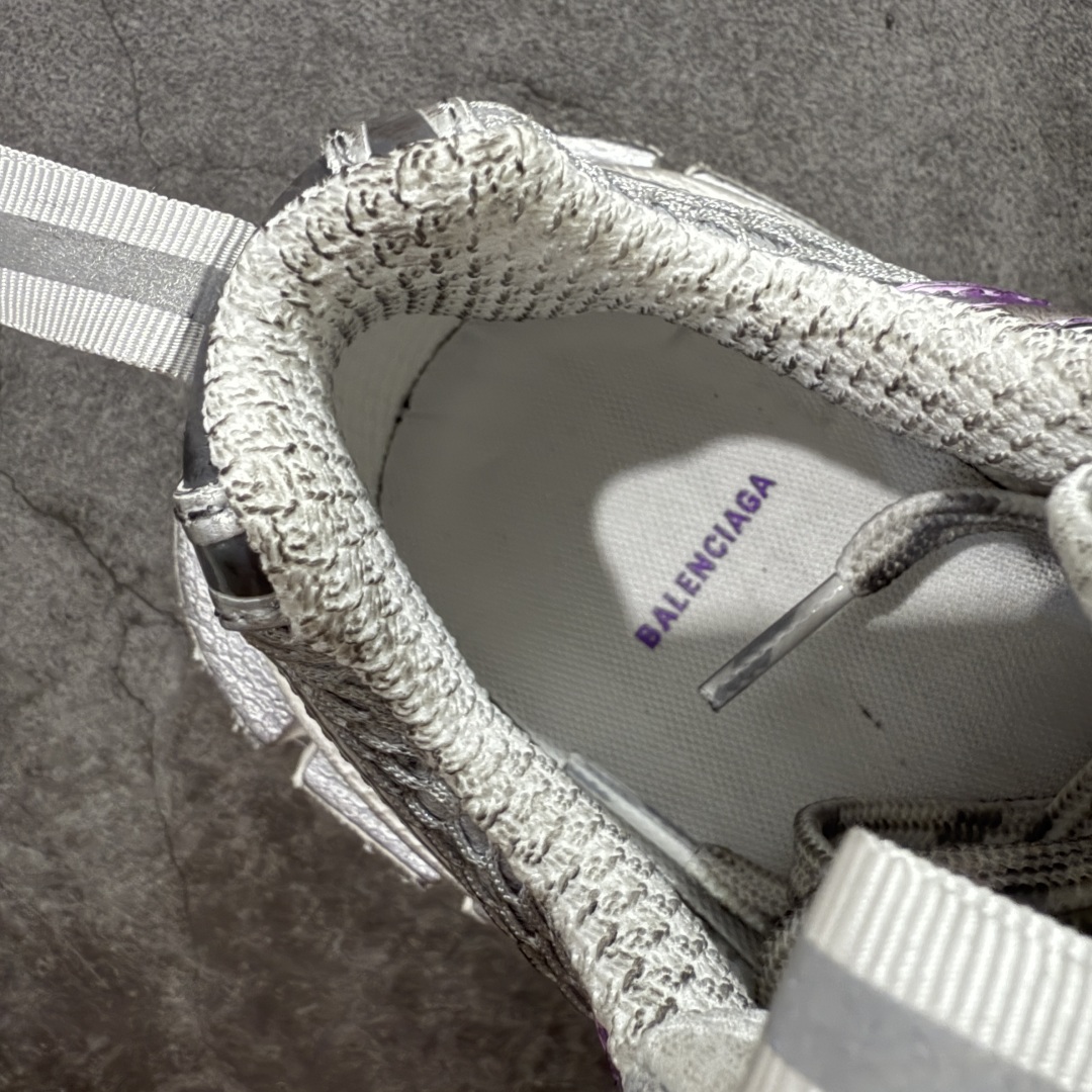 图片[9]-【X版纯原】BALENCIAGA 3XL Sneakers 巴黎世家十代网布系带低帮走秀复古老爹鞋 全新版本 全新顶端品质 全套原纸板楦头开发 最原汁原味的灵魂版型 全鞋荧光划线卡点 胶水把控整洁度追求极致完美 每一双都是工艺品 多重QC质检 超越公司货的品控标准 实实在在的免检产品 原盒原配 正确字体电绣 粗细、位置、大小正确 侧边TPU 透气孔匹配意产原版 正确分离大底 TPU软底 原版一致大底LOGO 立体感十足 原厂皮料水洗做旧 采购原厂网纱 不含皮革 网布材料和聚氨酯 磨损效果 鞋头边缘和后帮 Balenciaga 徽标 鞋面和后跟凸印尺码 鞋舌 3XL 橡胶品牌标识和反光细节 鞋帮拉袢和鞋舌拉祥 配反光细节 备用鞋带在鞋履前侧 可在穿着前取下 便于不同造型搭配 正常尺码 尺码：35 36 37 38 39 40 41 42 43 44 45 46-选品中心