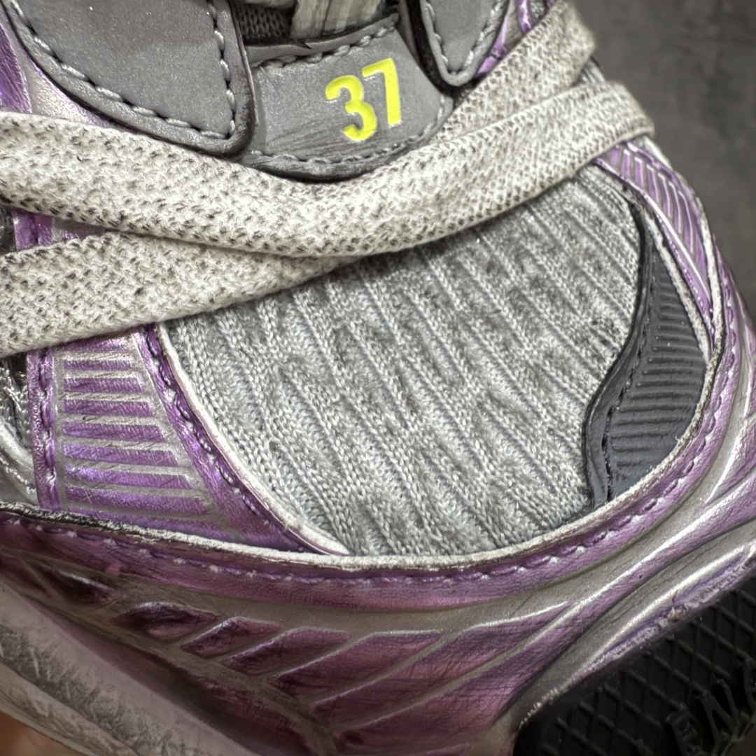 图片[5]-【X版纯原】BALENCIAGA 3XL Sneakers 巴黎世家十代网布系带低帮走秀复古老爹鞋 全新版本 全新顶端品质 全套原纸板楦头开发 最原汁原味的灵魂版型 全鞋荧光划线卡点 胶水把控整洁度追求极致完美 每一双都是工艺品 多重QC质检 超越公司货的品控标准 实实在在的免检产品 原盒原配 正确字体电绣 粗细、位置、大小正确 侧边TPU 透气孔匹配意产原版 正确分离大底 TPU软底 原版一致大底LOGO 立体感十足 原厂皮料水洗做旧 采购原厂网纱 不含皮革 网布材料和聚氨酯 磨损效果 鞋头边缘和后帮 Balenciaga 徽标 鞋面和后跟凸印尺码 鞋舌 3XL 橡胶品牌标识和反光细节 鞋帮拉袢和鞋舌拉祥 配反光细节 备用鞋带在鞋履前侧 可在穿着前取下 便于不同造型搭配 正常尺码 尺码：35 36 37 38 39 40 41 42 43 44 45 46-选品中心