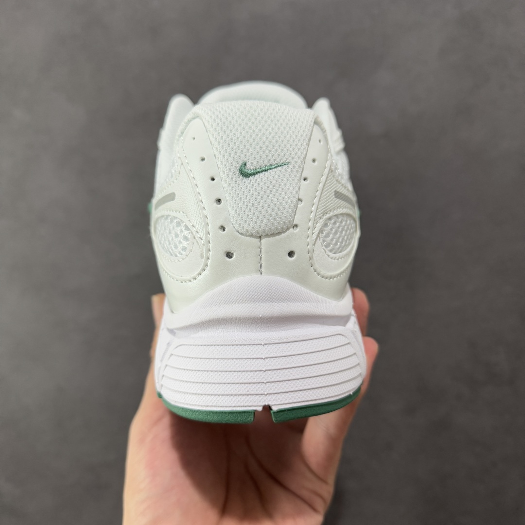 图片[4]-【公司级】NK V5 RNR 舒适百搭跑步鞋 黑绿 融合了复古与现代设计元素，轻量化设计，鞋面采用透气网眼材料，搭配轻质泡沫中底，缓震舒适，适合日常通勤或轻量级徒步，可以满足日常穿搭的同时，还兼容户外徒步功能 货号：HQ7901-106 尺码：36-45 编码：LDSB210220-选品中心