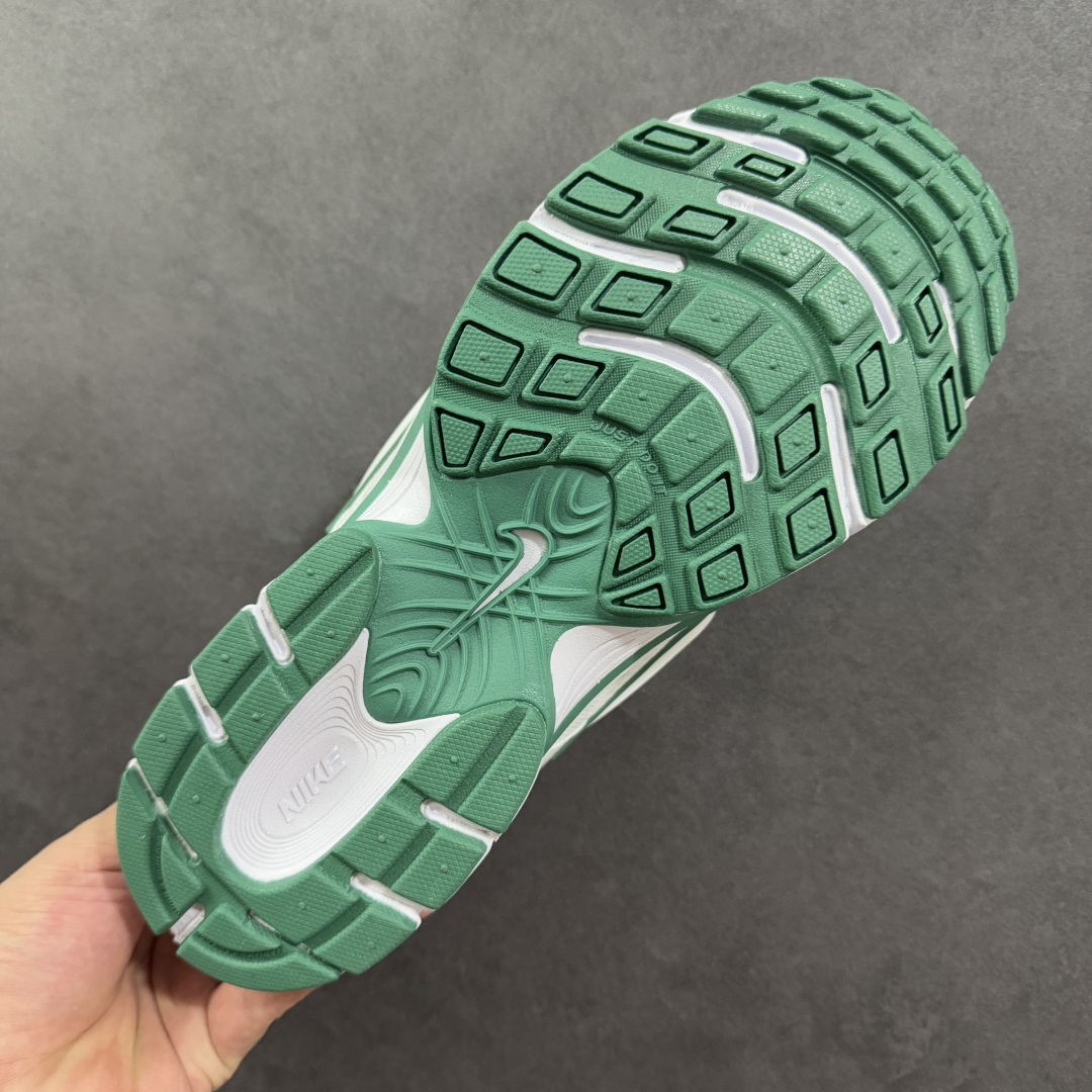 图片[9]-【公司级】NK V5 RNR 舒适百搭跑步鞋 黑绿 融合了复古与现代设计元素，轻量化设计，鞋面采用透气网眼材料，搭配轻质泡沫中底，缓震舒适，适合日常通勤或轻量级徒步，可以满足日常穿搭的同时，还兼容户外徒步功能 货号：HQ7901-106 尺码：36-45 编码：LDSB210220-选品中心