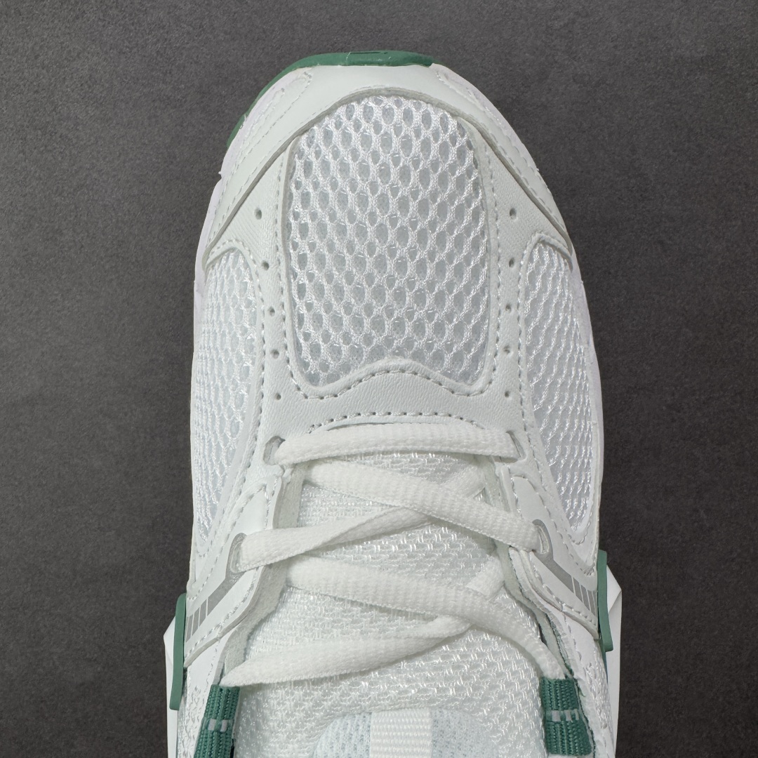 图片[8]-【公司级】NK V5 RNR 舒适百搭跑步鞋 黑绿 融合了复古与现代设计元素，轻量化设计，鞋面采用透气网眼材料，搭配轻质泡沫中底，缓震舒适，适合日常通勤或轻量级徒步，可以满足日常穿搭的同时，还兼容户外徒步功能 货号：HQ7901-106 尺码：36-45 编码：LDSB210220-选品中心