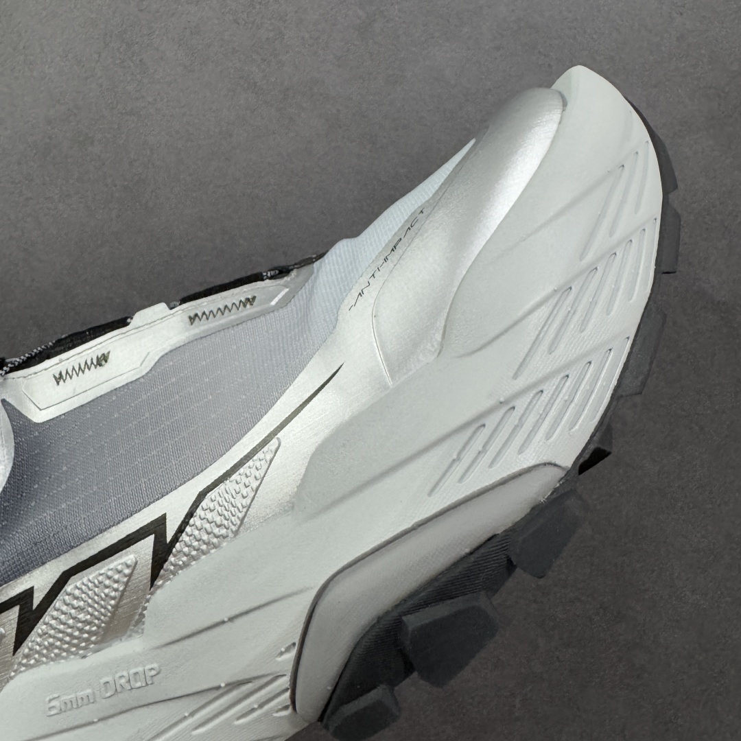 图片[5]-【公司级】KAILAS FUGA DU BOA 凯乐石 黑山大坡王越野机能跑鞋 这双黑山整体呈现了多样的黑灰银搭配 鞋面主体部分采用网状薄翼材质中底是大坡王最具特色的山形结构 鞋带采用 BOA 旋钮快速穿脱系统 Vibram Megagrip 延续大坡王超强抓地 多重元素组合而成的造型和颜色设计让整双鞋观感丰富而又统一 整双鞋的技术和材料应用使得科技感十足颜色和脚感适合各类场景和场所穿着！ 尺码：39 39.5 40 41 41.5 42 42.5 43 44 44.5 45-选品中心