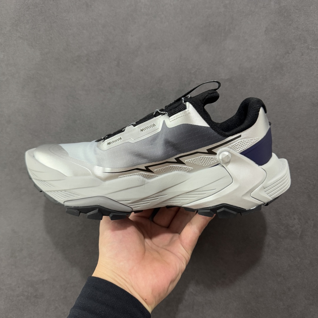 图片[2]-【公司级】KAILAS FUGA DU BOA 凯乐石 黑山大坡王越野机能跑鞋 这双黑山整体呈现了多样的黑灰银搭配 鞋面主体部分采用网状薄翼材质中底是大坡王最具特色的山形结构 鞋带采用 BOA 旋钮快速穿脱系统 Vibram Megagrip 延续大坡王超强抓地 多重元素组合而成的造型和颜色设计让整双鞋观感丰富而又统一 整双鞋的技术和材料应用使得科技感十足颜色和脚感适合各类场景和场所穿着！ 尺码：39 39.5 40 41 41.5 42 42.5 43 44 44.5 45-选品中心