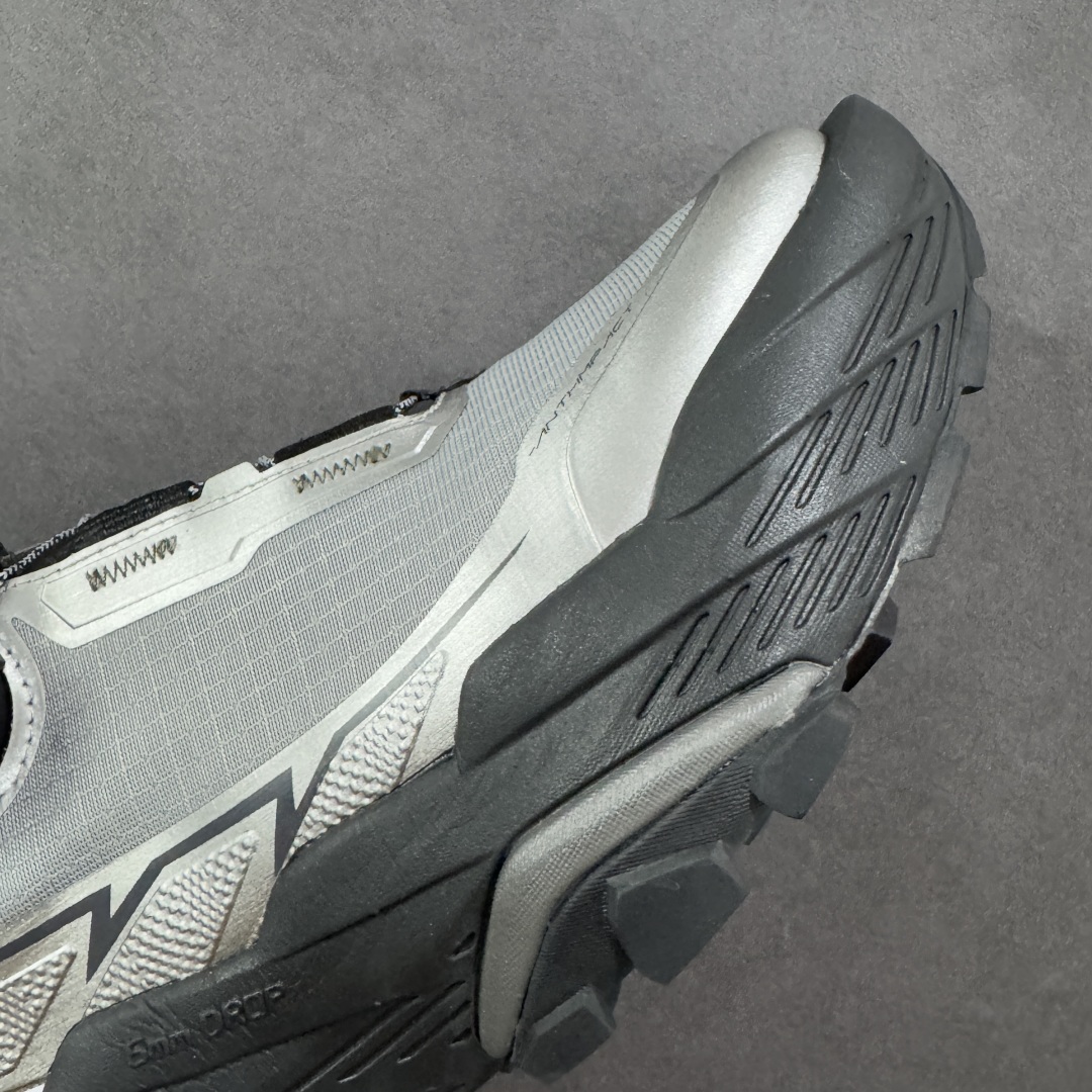 图片[5]-【公司级】KAILAS FUGA DU BOA 凯乐石 黑山大坡王越野机能跑鞋 这双黑山整体呈现了多样的黑灰银搭配 鞋面主体部分采用网状薄翼材质中底是大坡王最具特色的山形结构 鞋带采用 BOA 旋钮快速穿脱系统 Vibram Megagrip 延续大坡王超强抓地 多重元素组合而成的造型和颜色设计让整双鞋观感丰富而又统一 整双鞋的技术和材料应用使得科技感十足颜色和脚感适合各类场景和场所穿着！ 尺码：39 39.5 40 41 41.5 42 42.5 43 44 44.5 45-选品中心