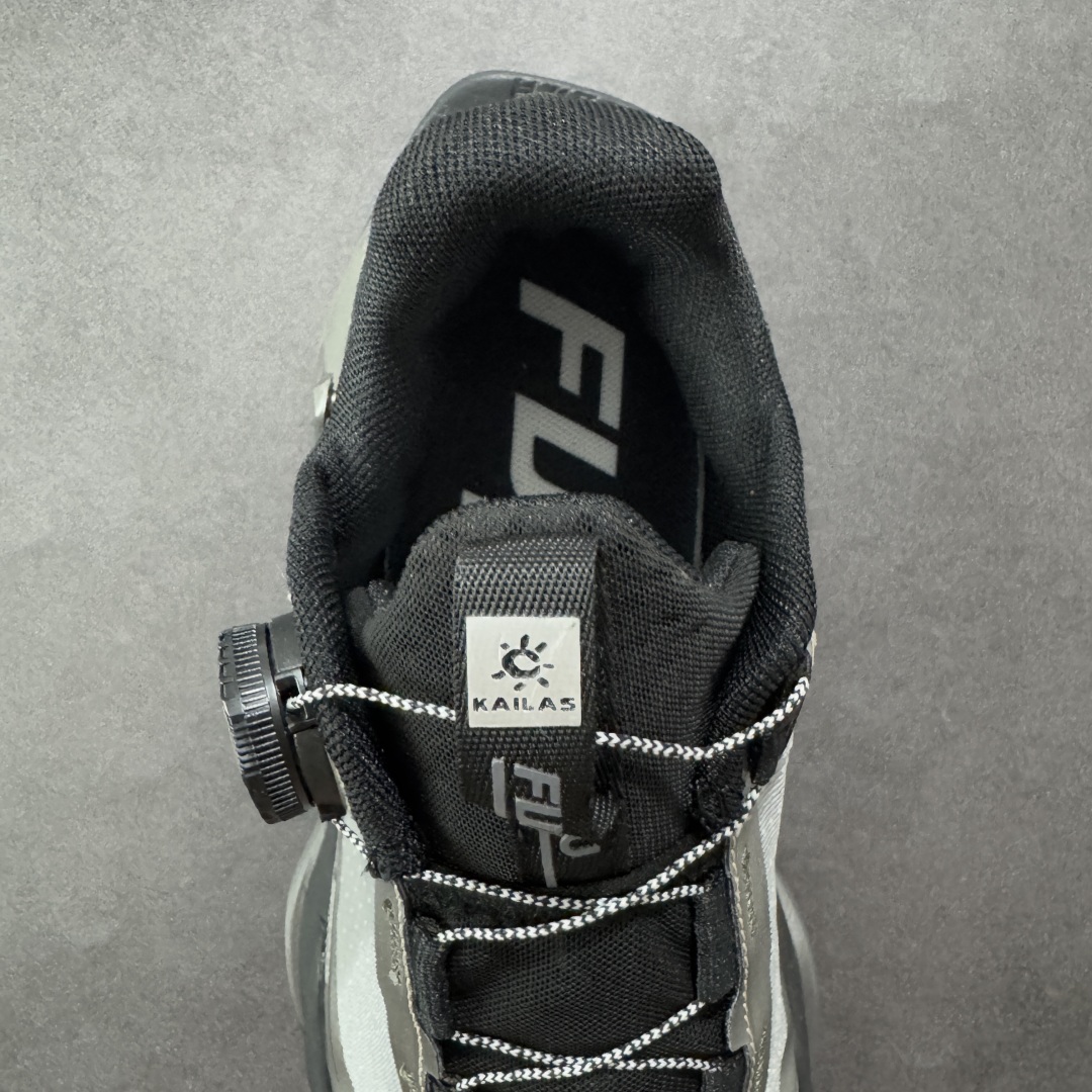 图片[7]-【公司级】KAILAS FUGA DU BOA 凯乐石 黑山大坡王越野机能跑鞋 这双黑山整体呈现了多样的黑灰银搭配 鞋面主体部分采用网状薄翼材质中底是大坡王最具特色的山形结构 鞋带采用 BOA 旋钮快速穿脱系统 Vibram Megagrip 延续大坡王超强抓地 多重元素组合而成的造型和颜色设计让整双鞋观感丰富而又统一 整双鞋的技术和材料应用使得科技感十足颜色和脚感适合各类场景和场所穿着！ 尺码：39 39.5 40 41 41.5 42 42.5 43 44 44.5 45-选品中心