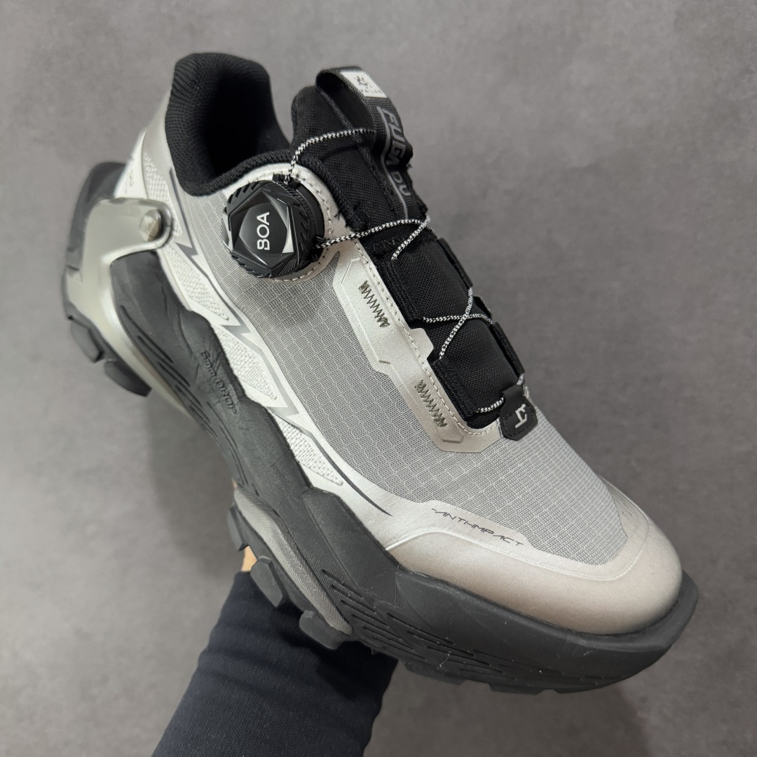 图片[3]-【公司级】KAILAS FUGA DU BOA 凯乐石 黑山大坡王越野机能跑鞋 这双黑山整体呈现了多样的黑灰银搭配 鞋面主体部分采用网状薄翼材质中底是大坡王最具特色的山形结构 鞋带采用 BOA 旋钮快速穿脱系统 Vibram Megagrip 延续大坡王超强抓地 多重元素组合而成的造型和颜色设计让整双鞋观感丰富而又统一 整双鞋的技术和材料应用使得科技感十足颜色和脚感适合各类场景和场所穿着！ 尺码：39 39.5 40 41 41.5 42 42.5 43 44 44.5 45-选品中心