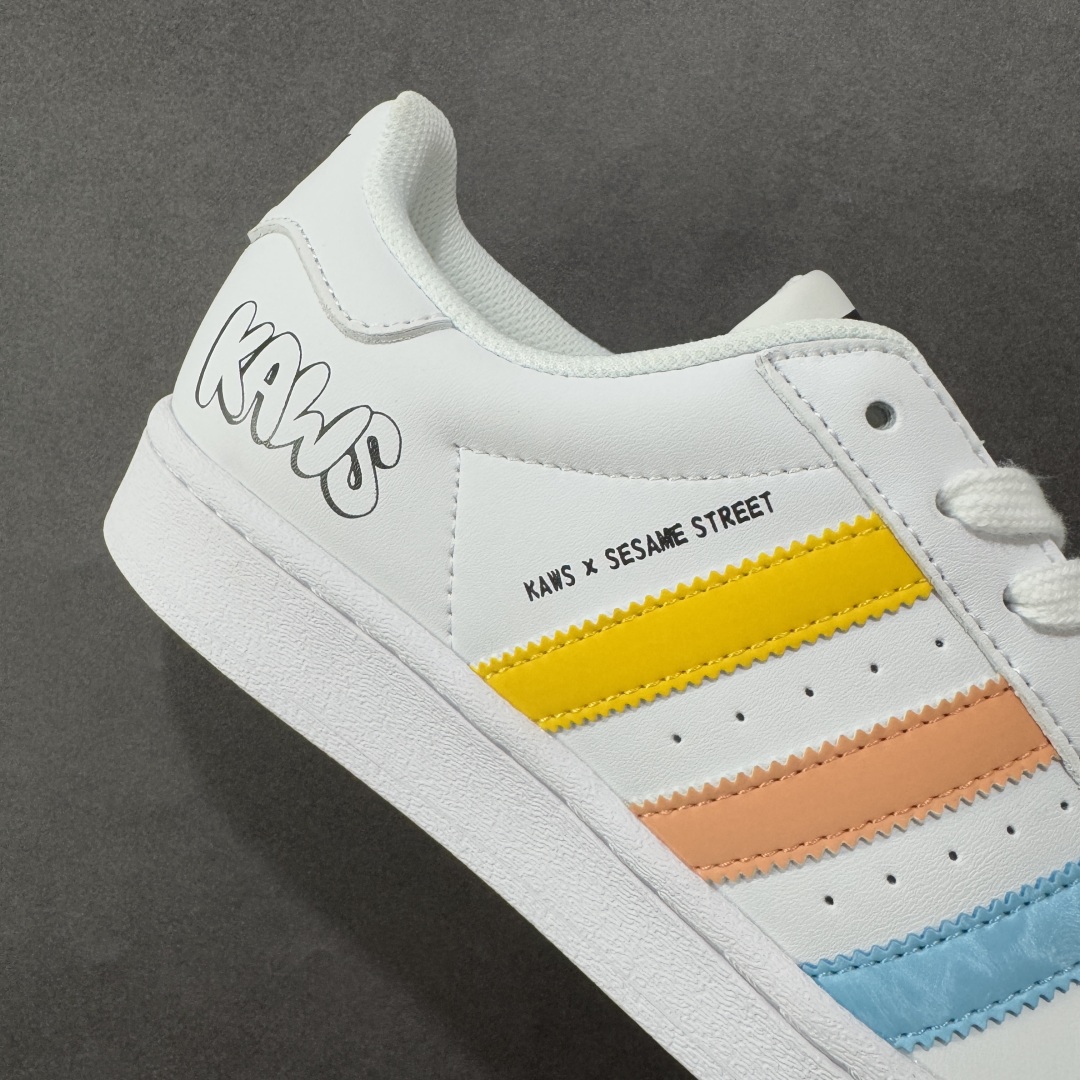 定制版 AD Originals Superstar x KAWS 白蓝 BZ2537